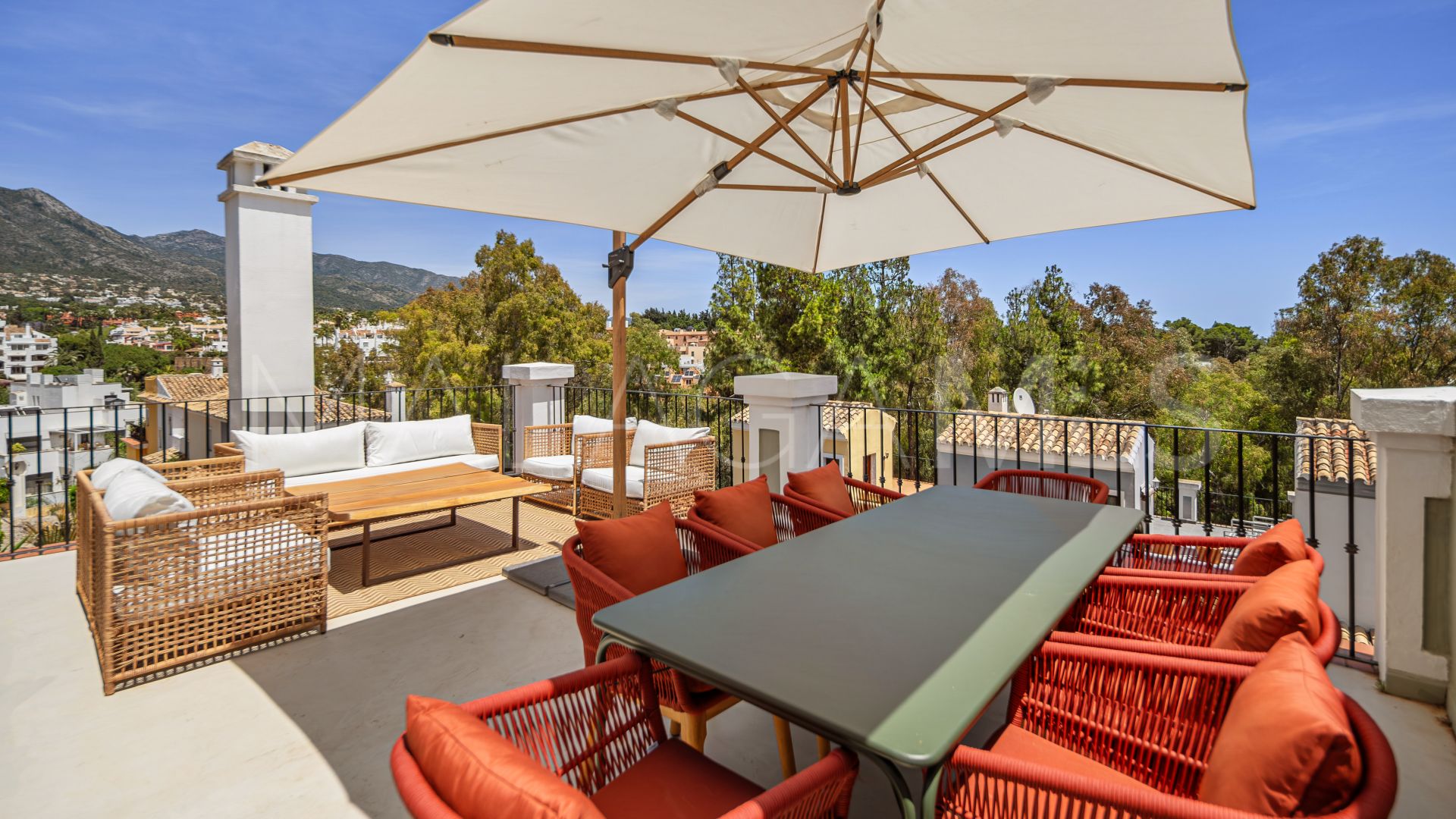 Adosado for sale in Marbella Golden Mile