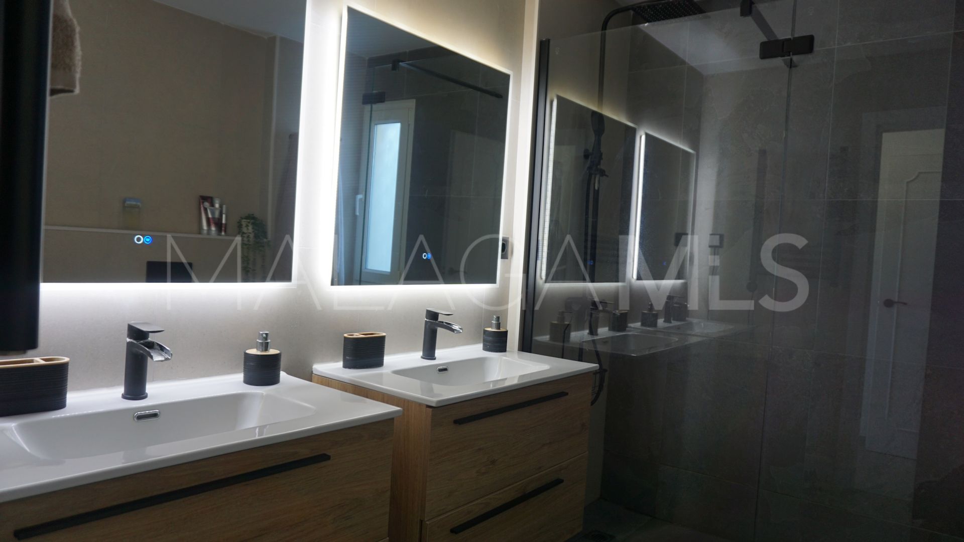 For sale duplex in Las Brisas with 3 bedrooms