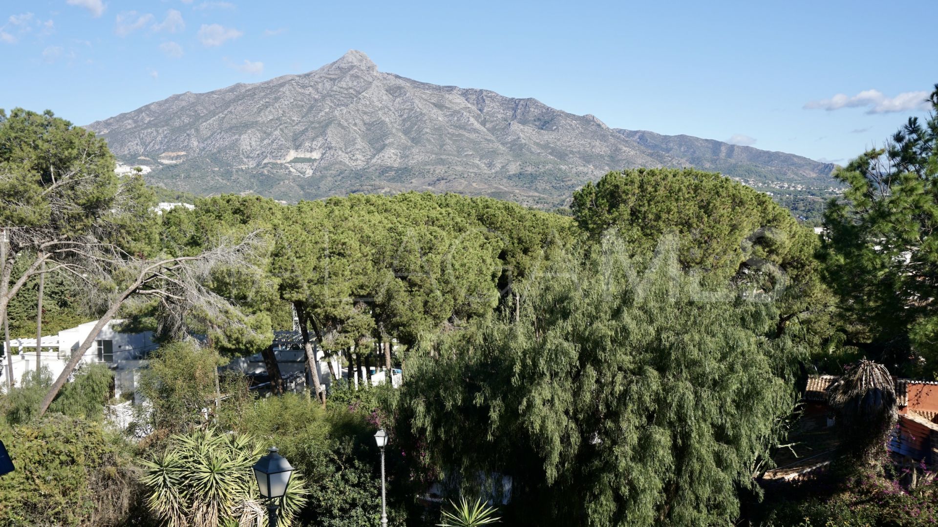 For sale duplex in Las Brisas with 3 bedrooms