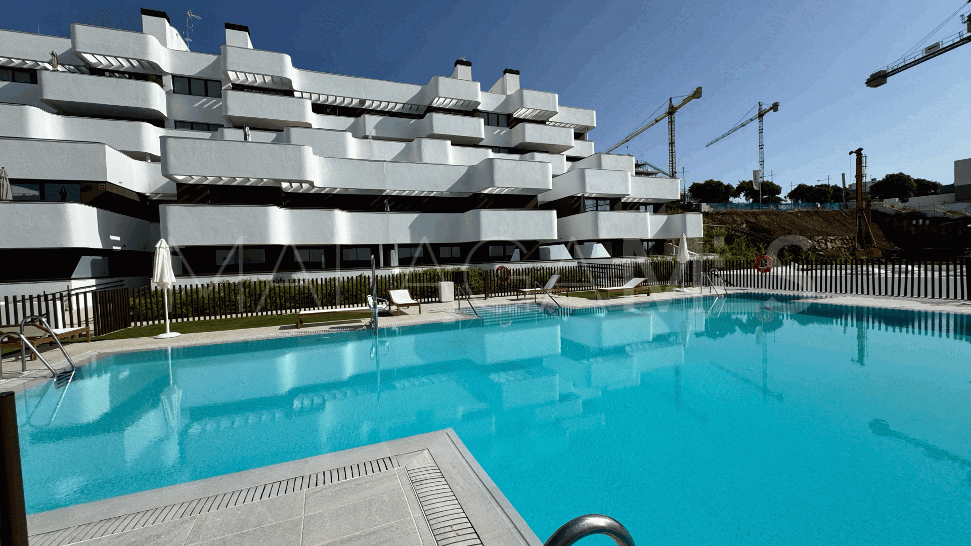 Markplanslägenhet for sale in Estepona Stad
