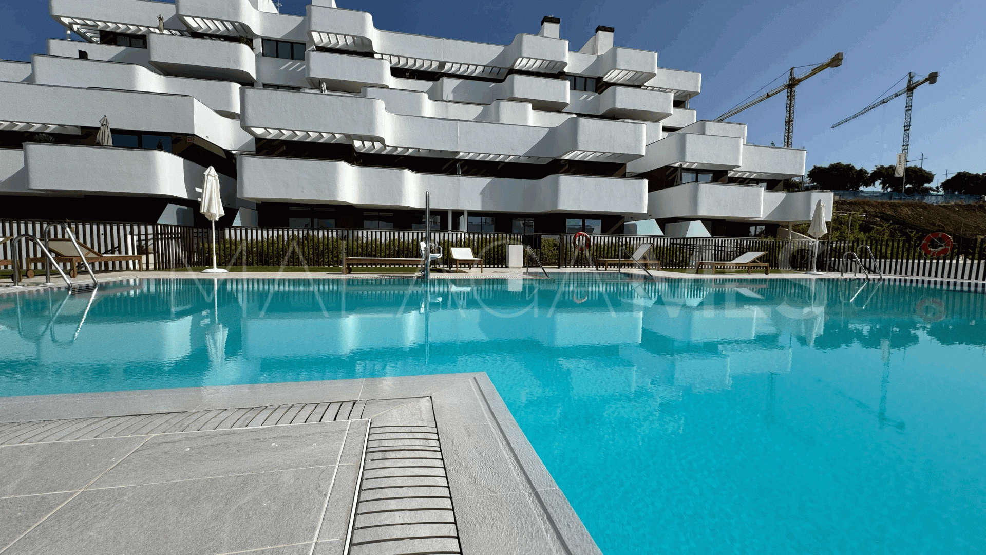 Markplanslägenhet for sale in Estepona Stad