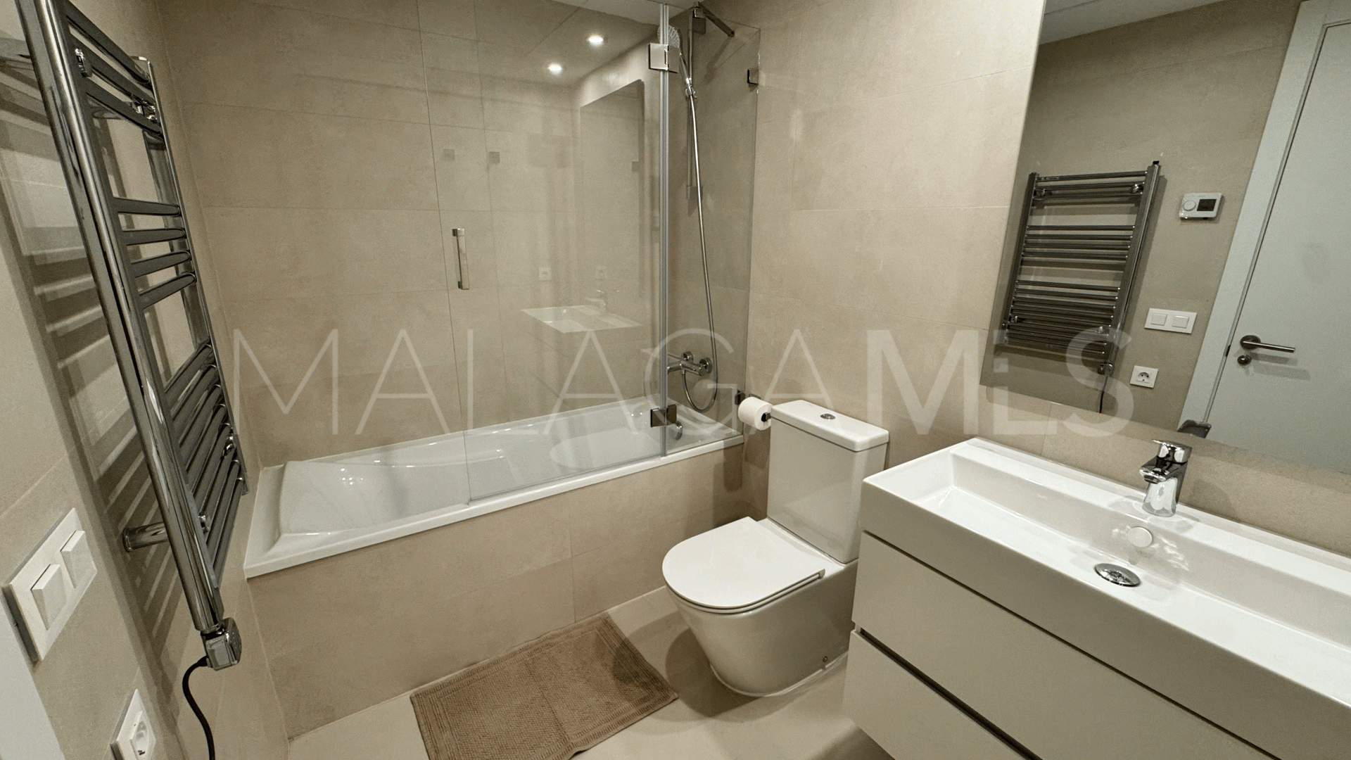 Buy apartamento planta baja with 2 bedrooms in Estepona Ciudad