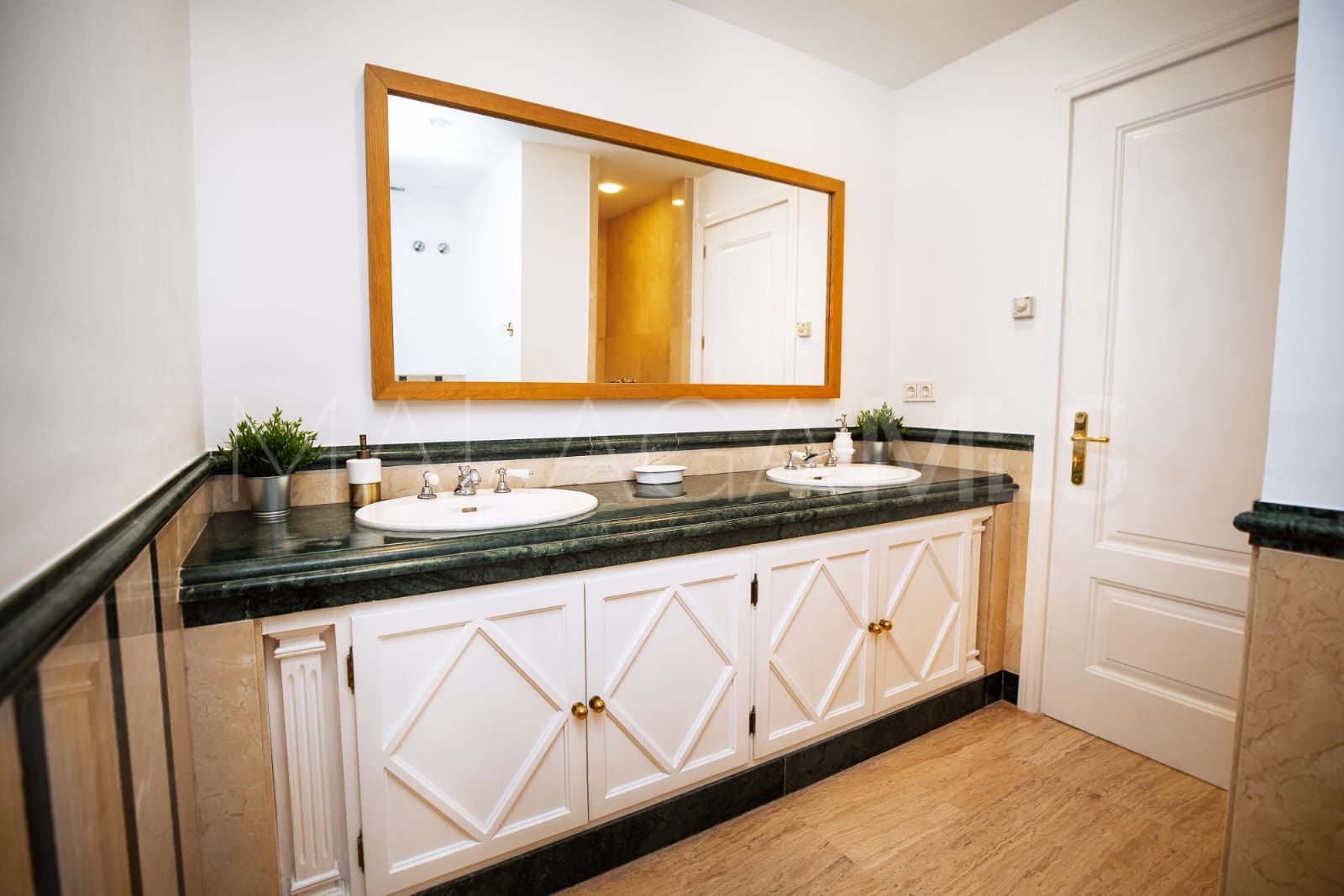 Atico duplex a la venta in Marbella Golden Mile with 3 bedrooms