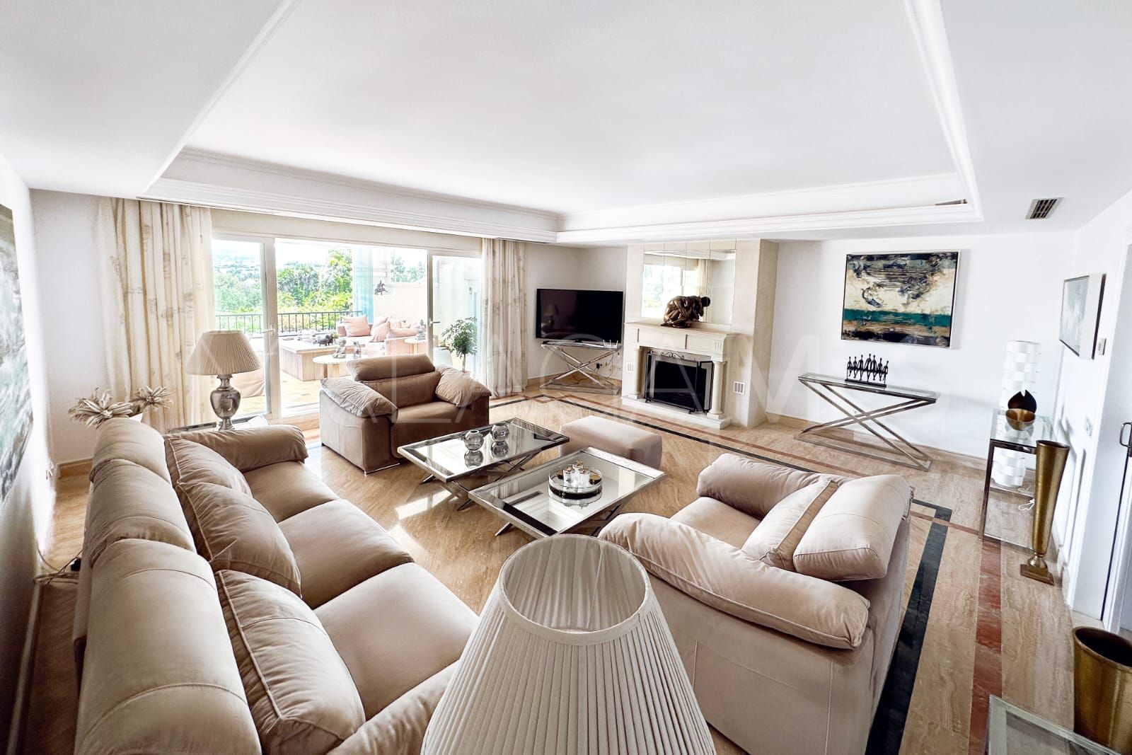 Atico duplex a la venta in Marbella Golden Mile with 3 bedrooms