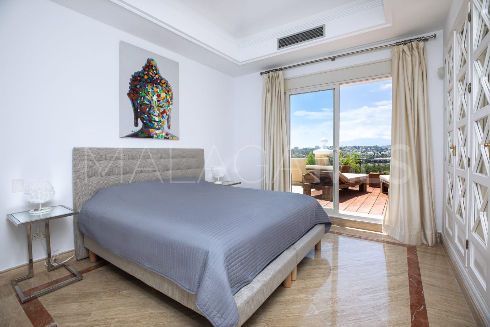Atico duplex a la venta in Marbella Golden Mile with 3 bedrooms