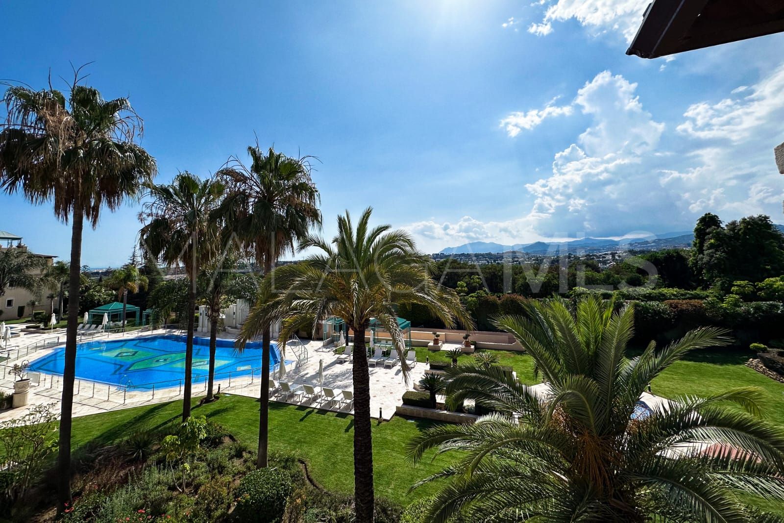 Atico duplex a la venta in Marbella Golden Mile with 3 bedrooms