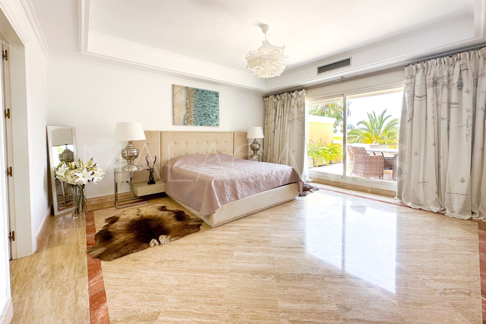 Atico duplex a la venta in Marbella Golden Mile with 3 bedrooms