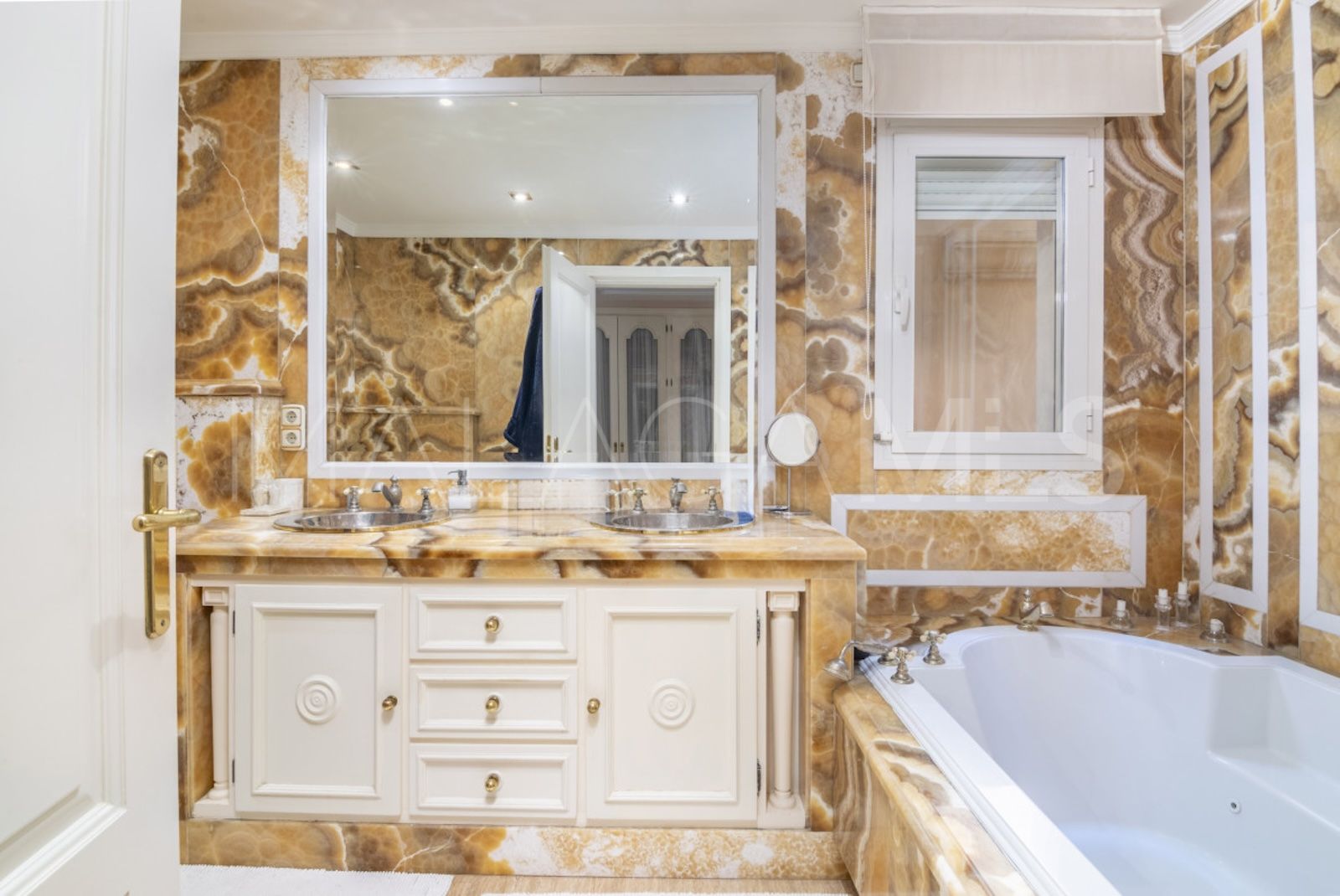 Lägenhet for sale in Marbella Golden Mile