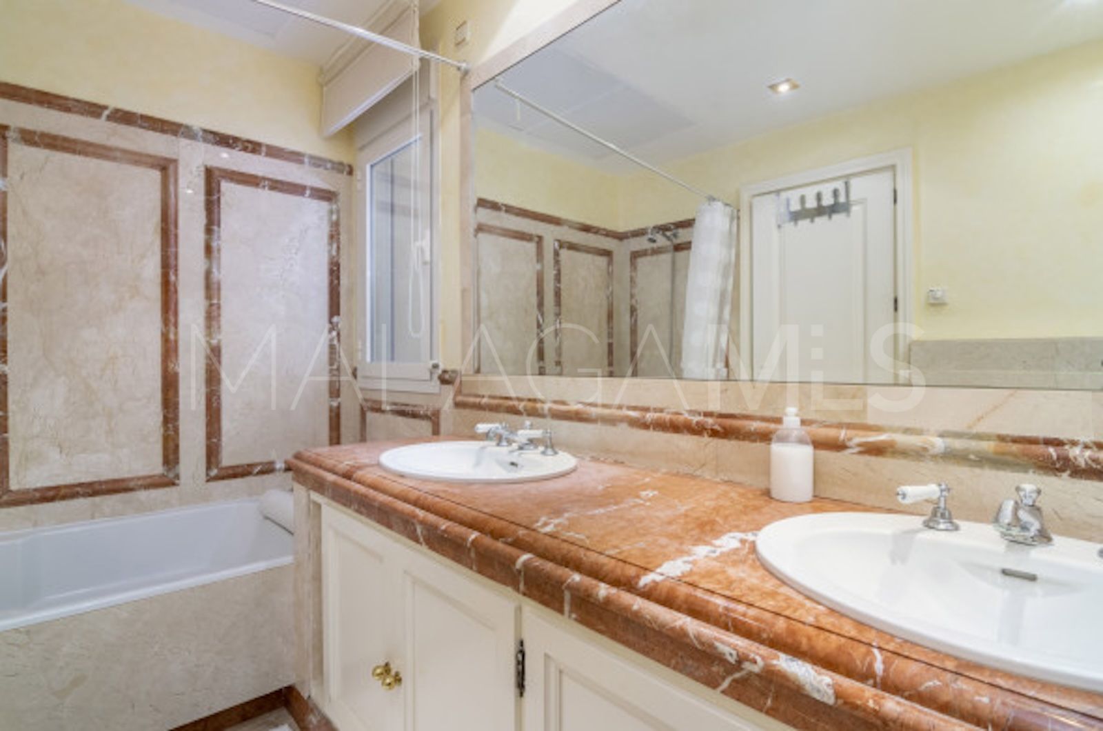 Lägenhet for sale in Marbella Golden Mile