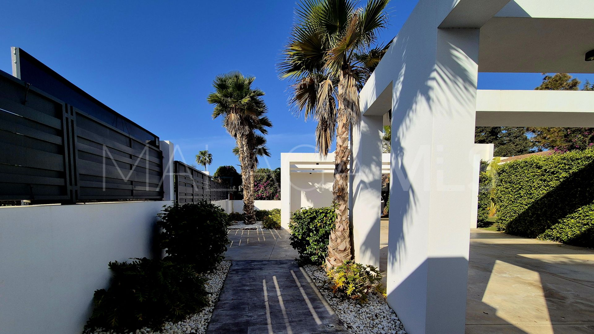 For sale Guadalmina Baja villa with 7 bedrooms