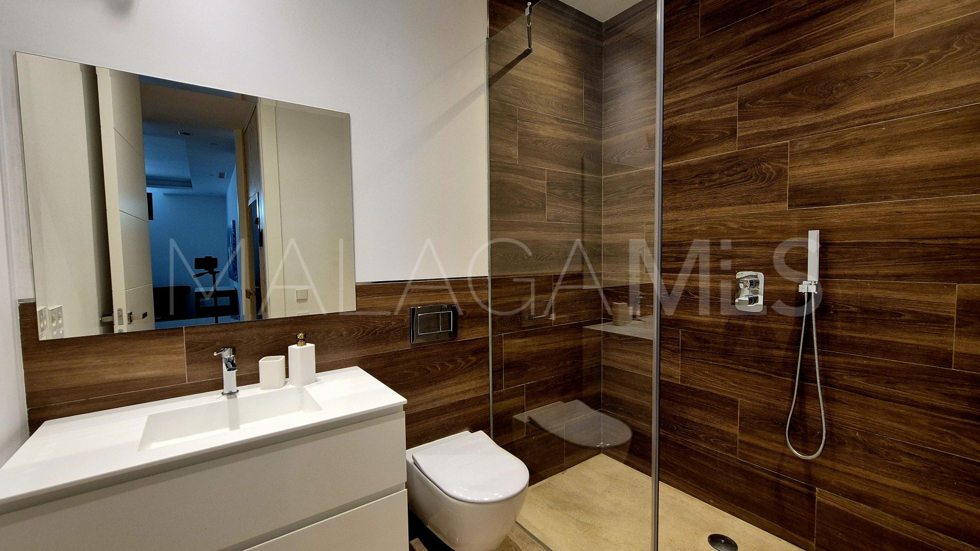 For sale Guadalmina Baja villa with 7 bedrooms