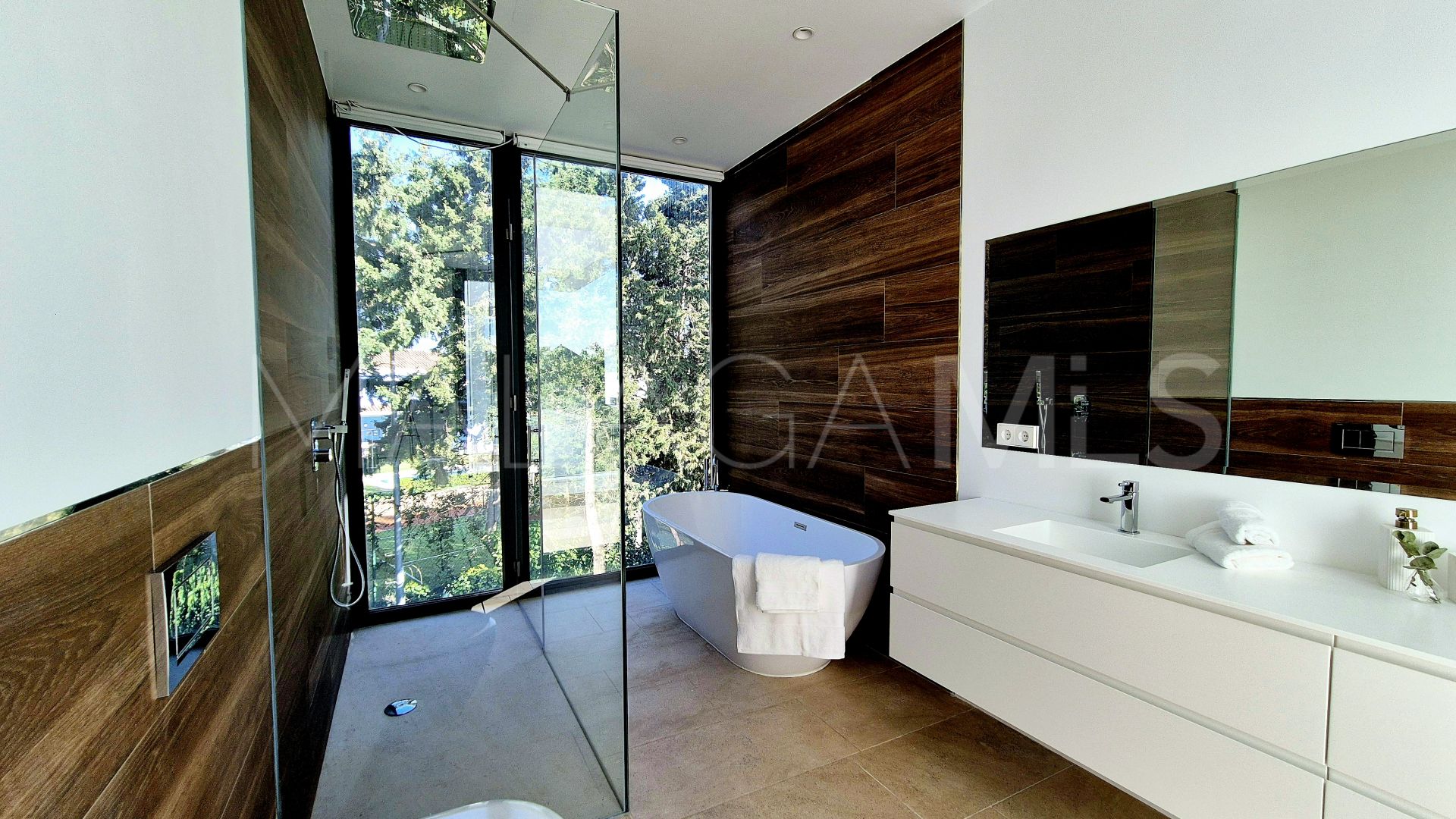 For sale Guadalmina Baja villa with 7 bedrooms