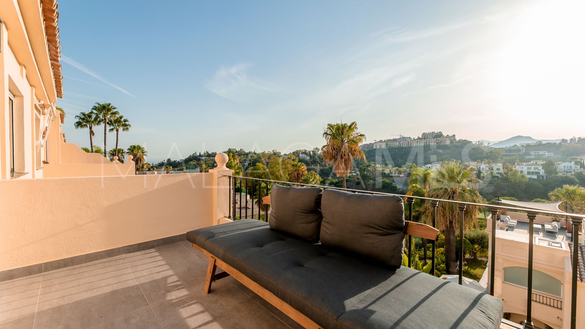 Buy atico duplex in La Quinta Hills de 3 bedrooms