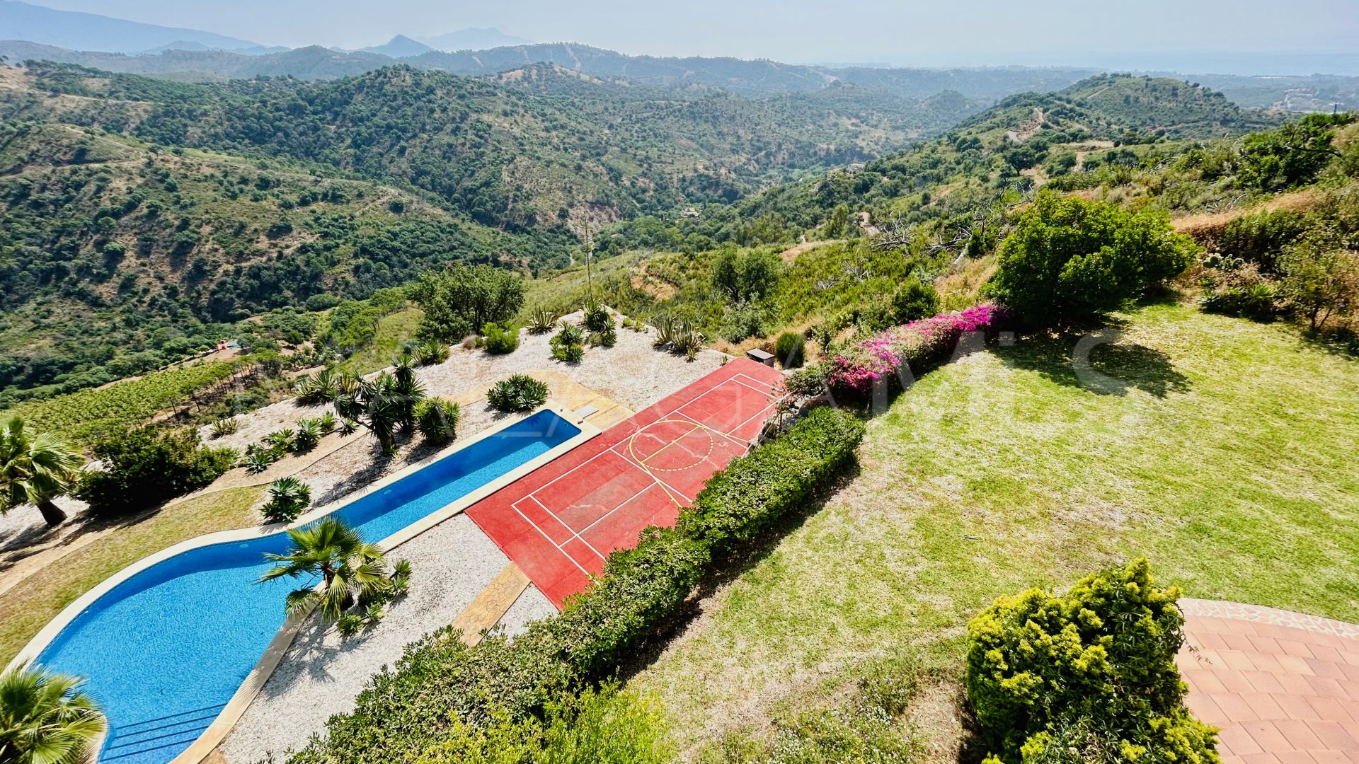 Villa for sale in Estepona Ost