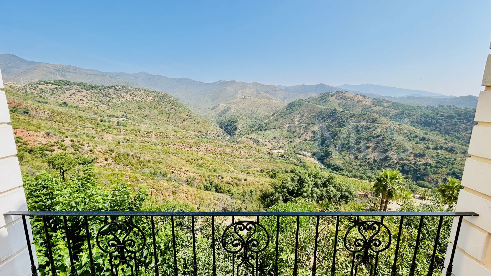 Villa for sale in Estepona Ost