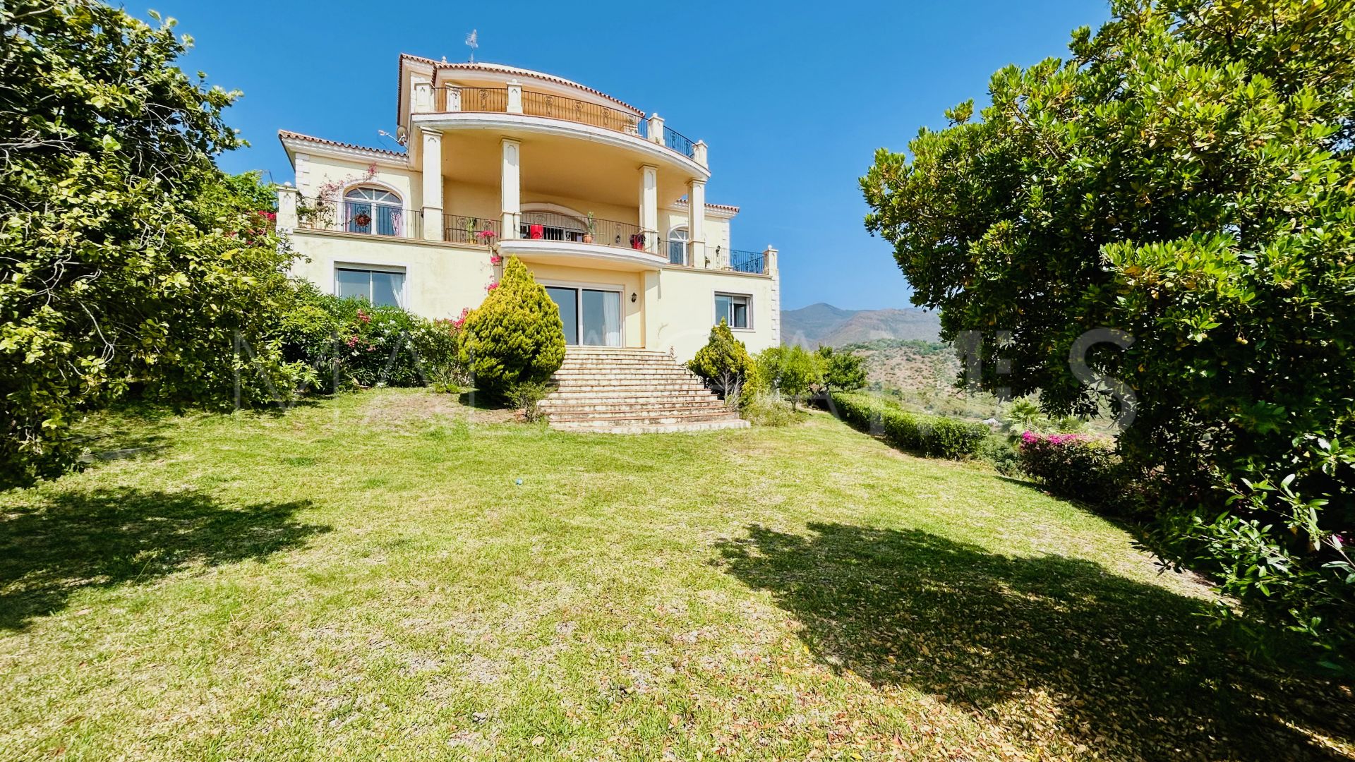 Villa for sale in Estepona Ost