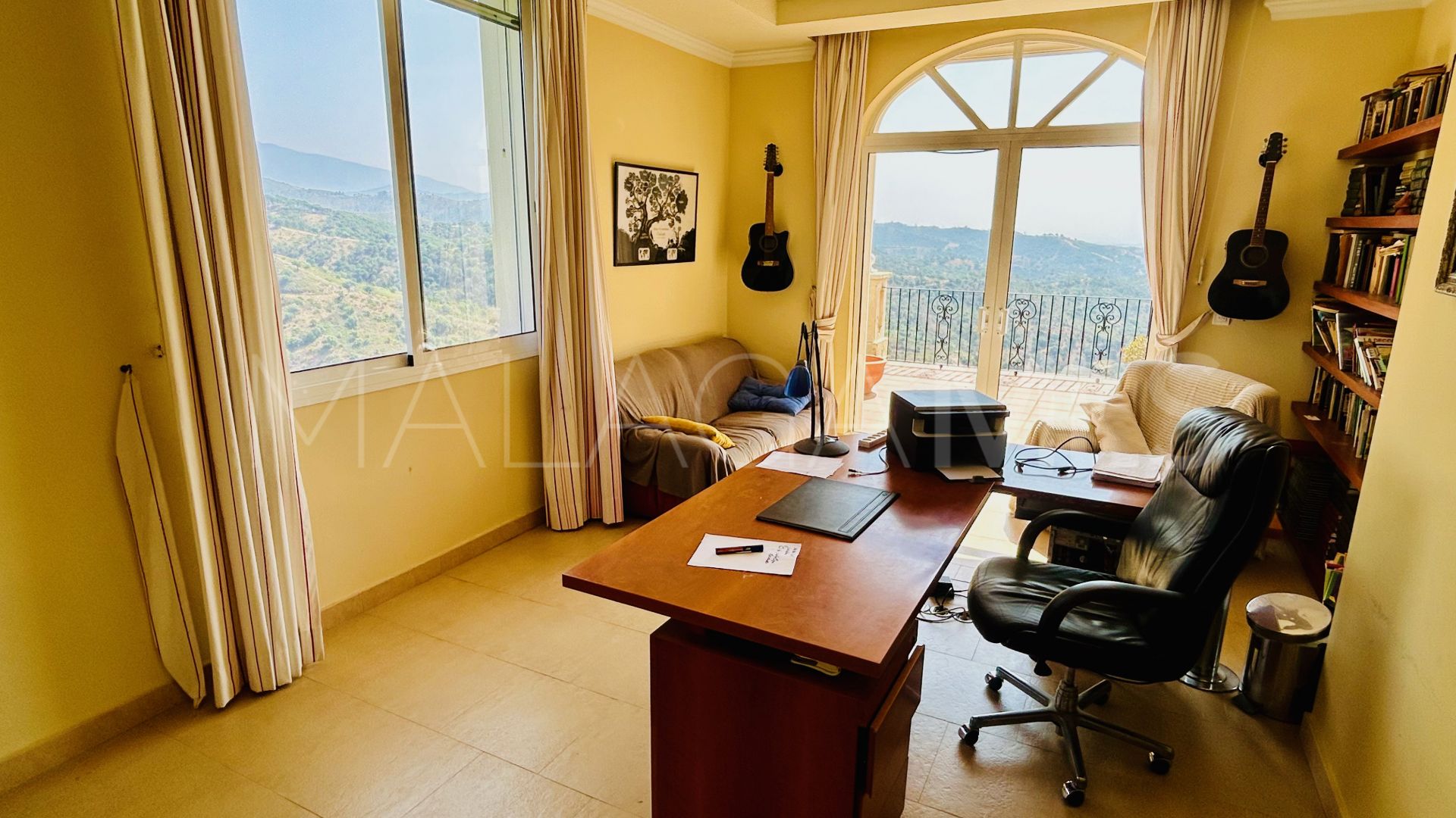 Villa for sale in Estepona Ost