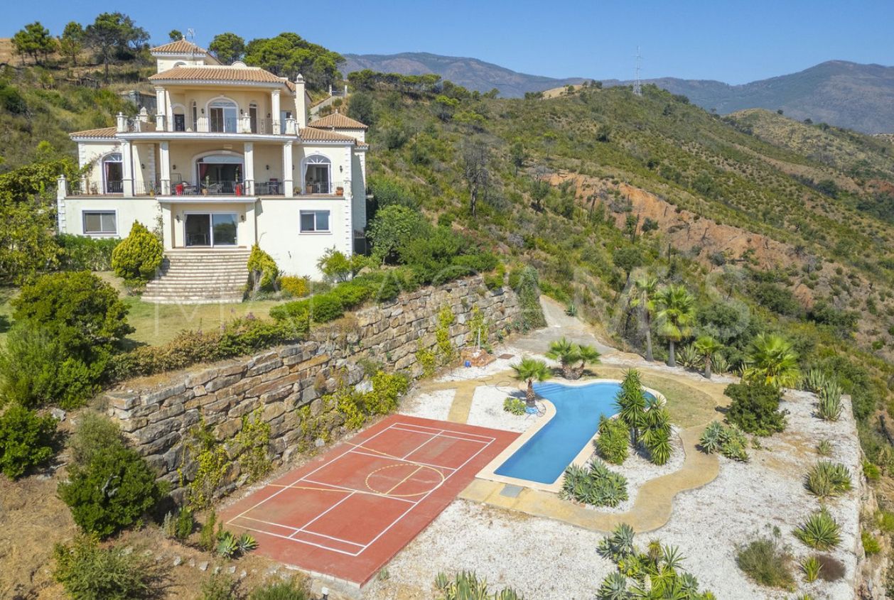 Villa for sale in Estepona Ost