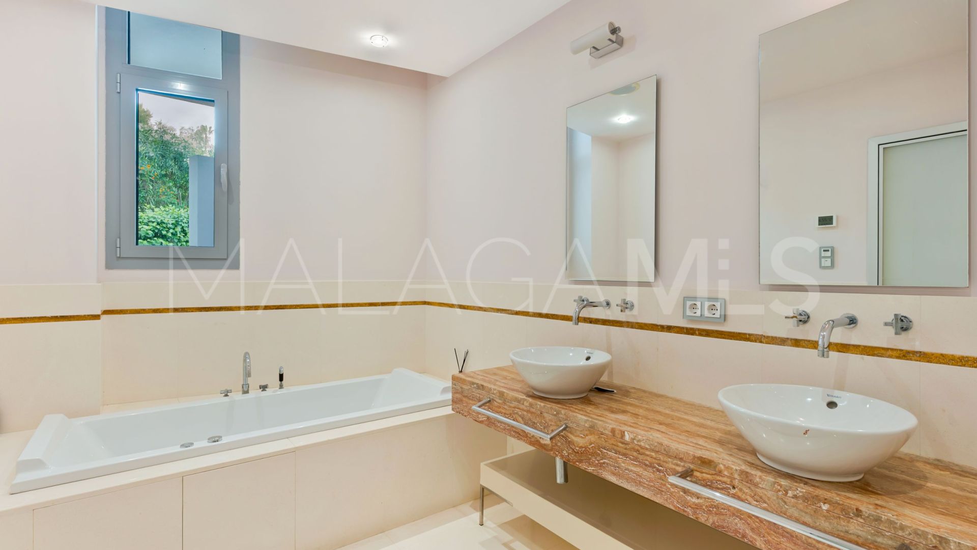 Maison de ville for sale in Sierra Blanca