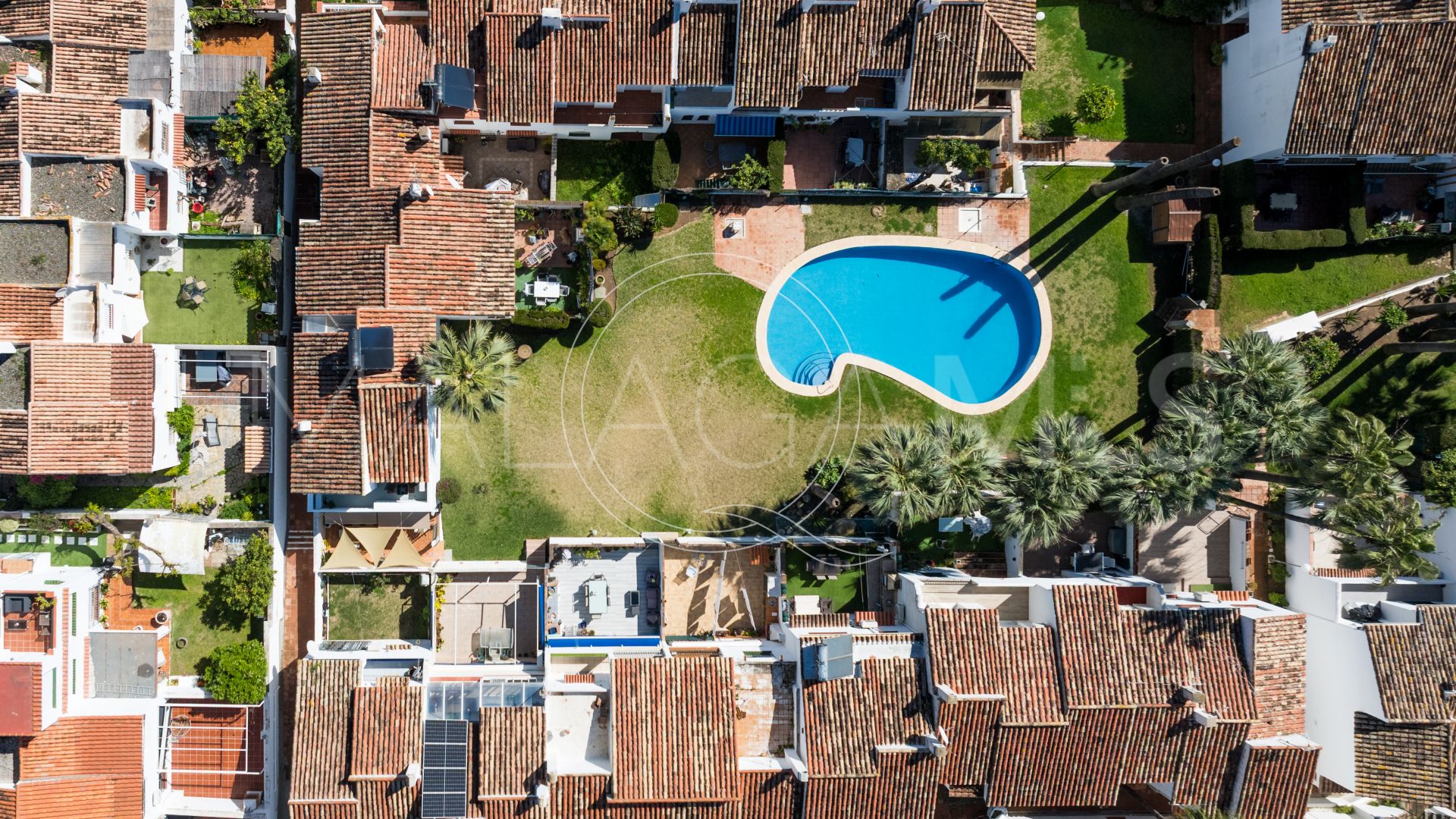 Parhus for sale in Bel Air