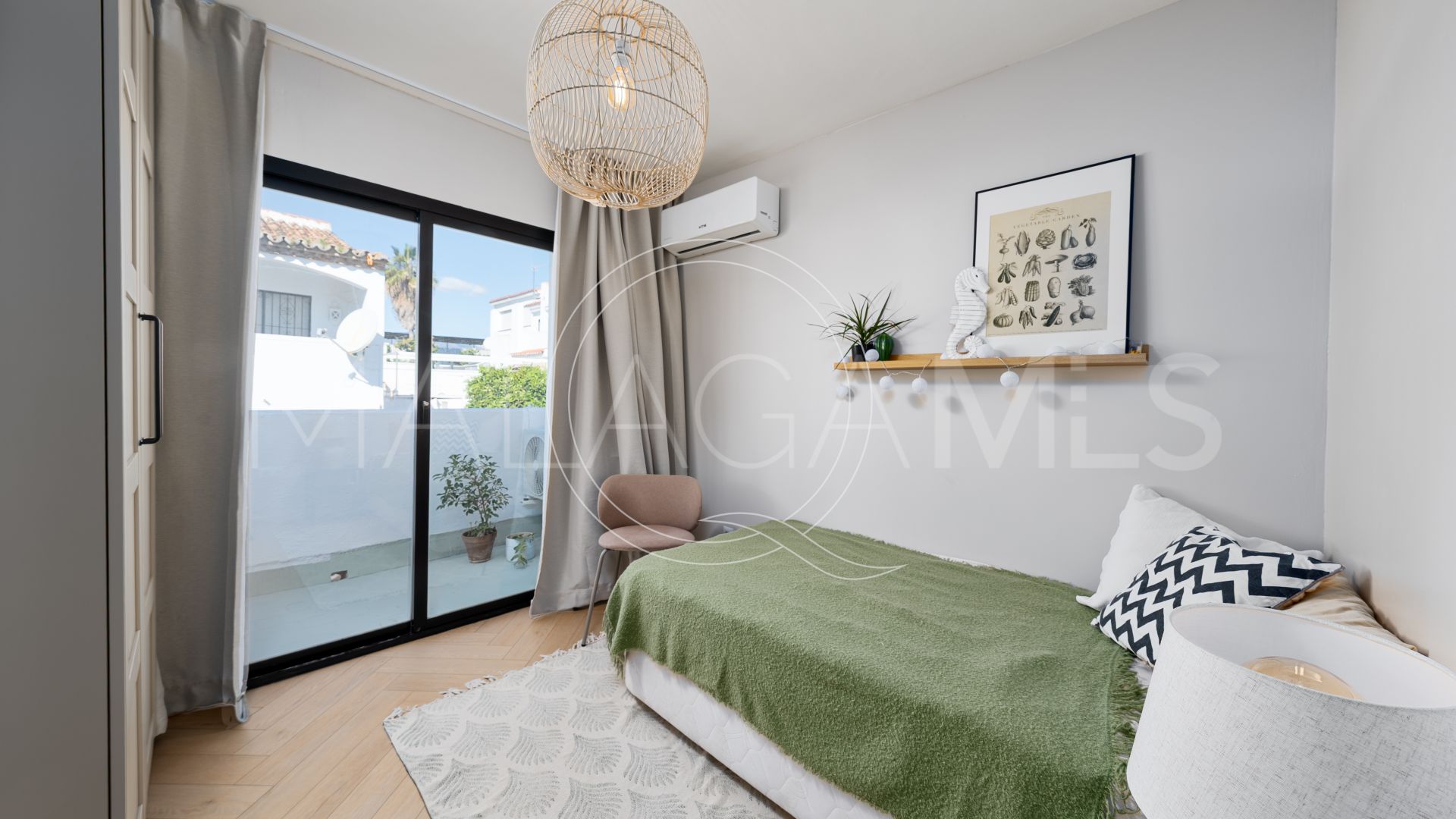 Parhus for sale in Bel Air
