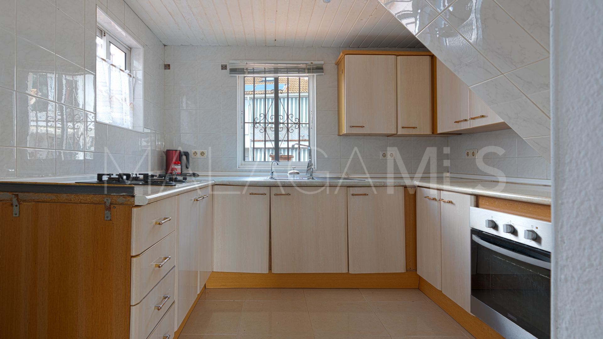 Parhus for sale in Calipso