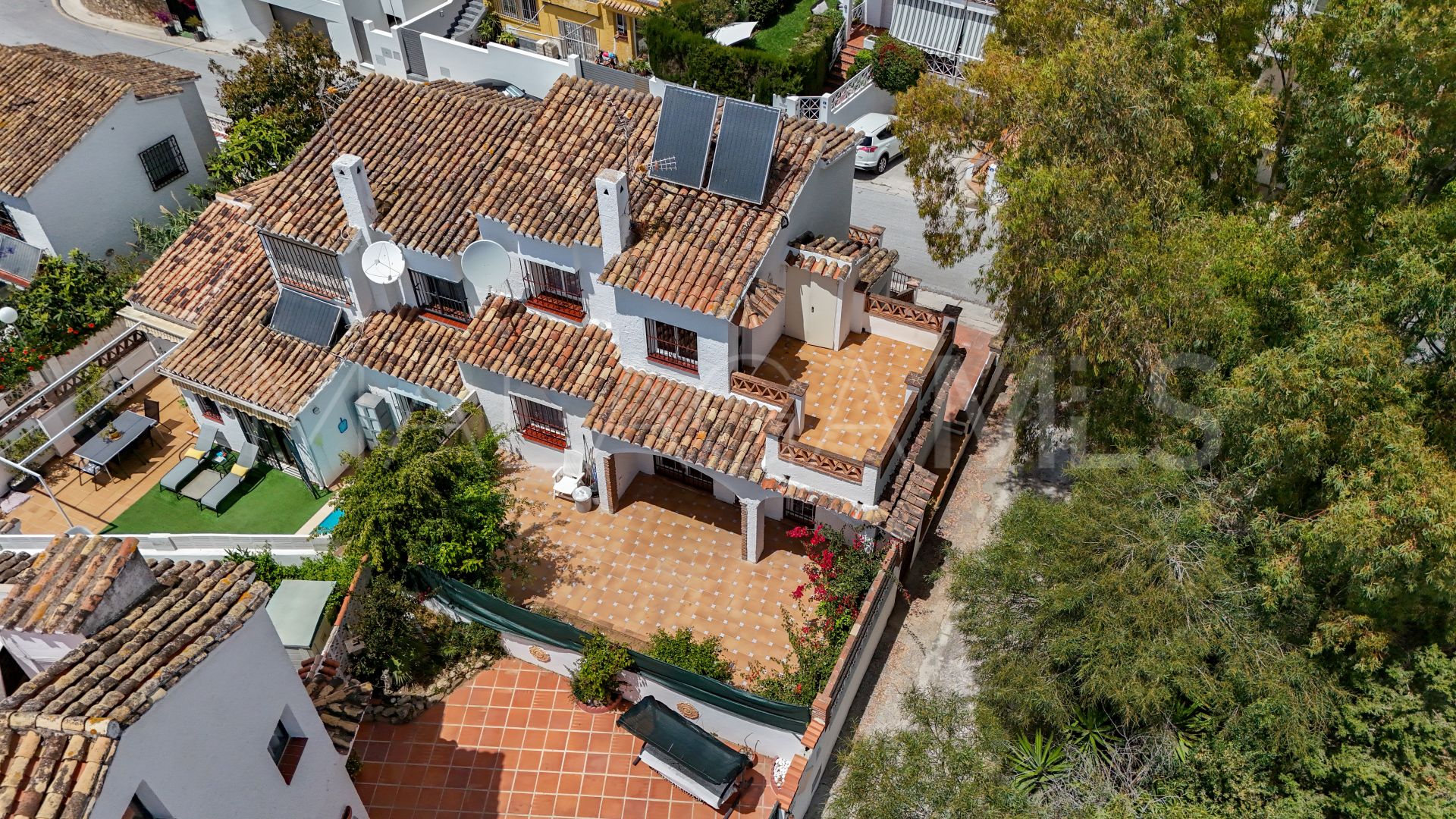 Parhus for sale in Calipso