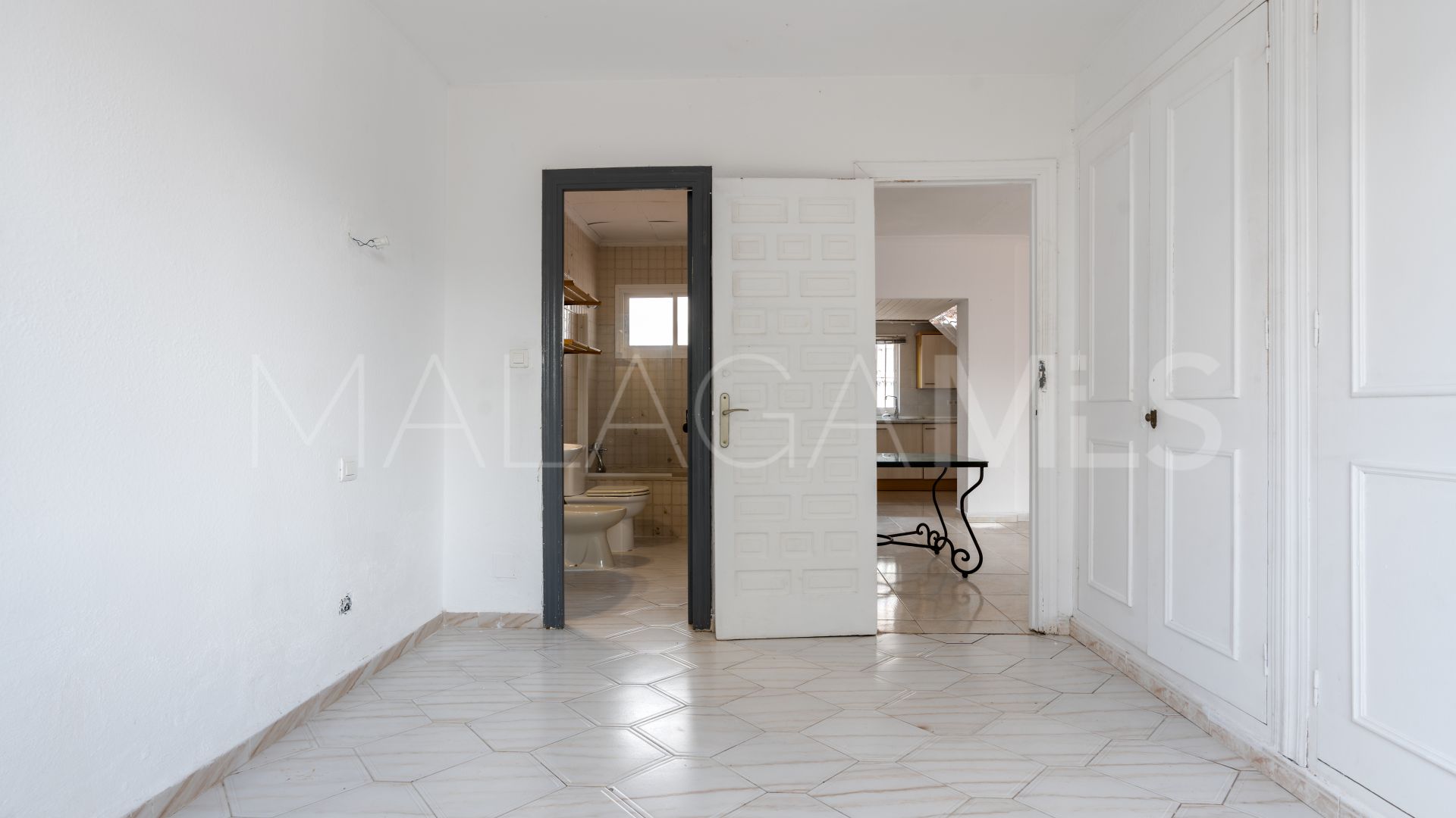 Parhus for sale in Calipso