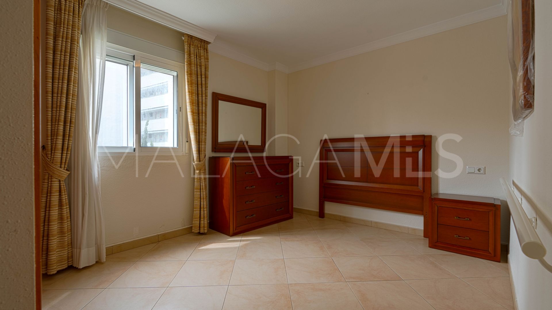 Buy 2 bedrooms apartment in Fuengirola Puerto