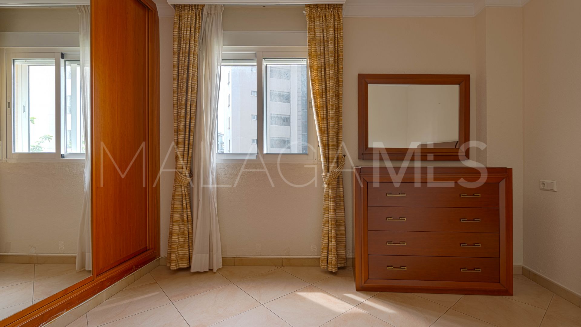 Buy 2 bedrooms apartment in Fuengirola Puerto
