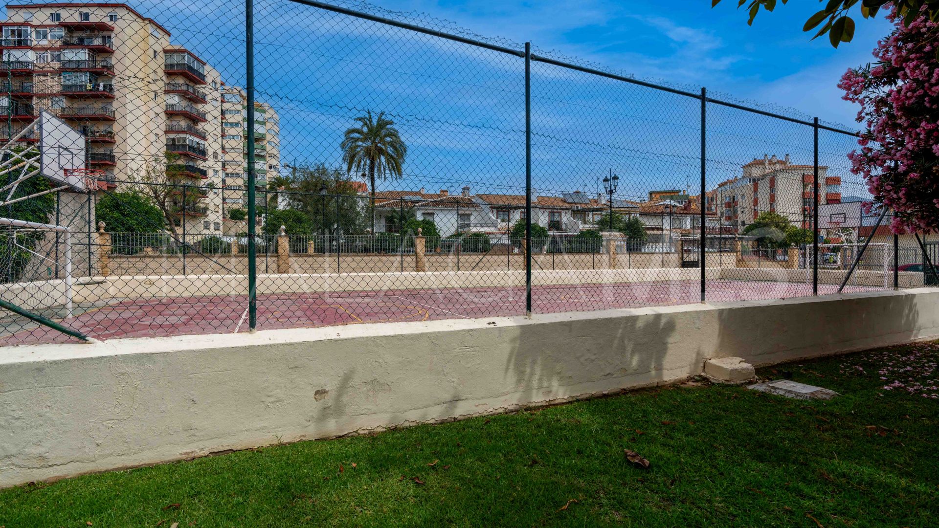 Buy 2 bedrooms apartment in Fuengirola Puerto