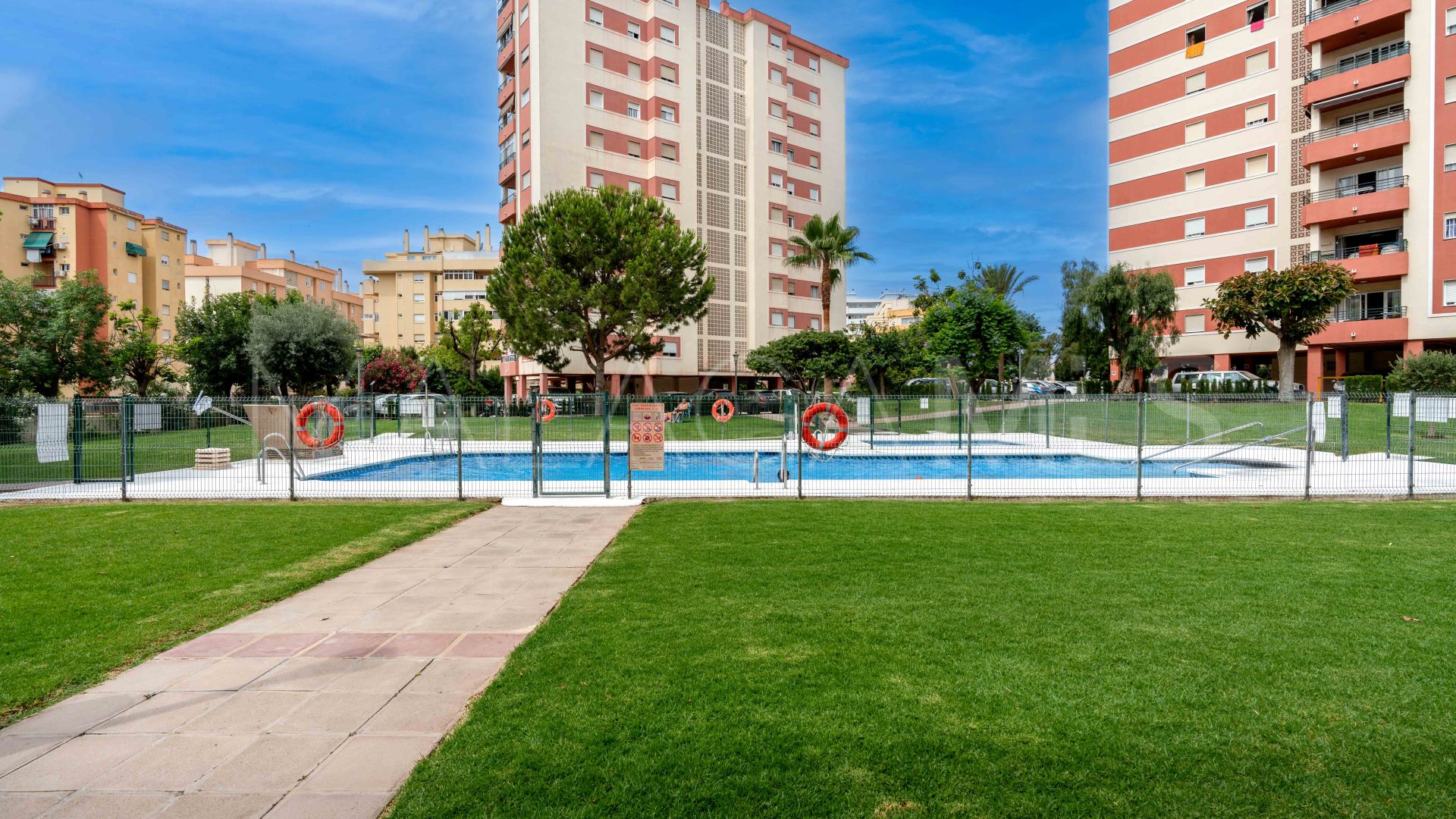 Buy 2 bedrooms apartment in Fuengirola Puerto