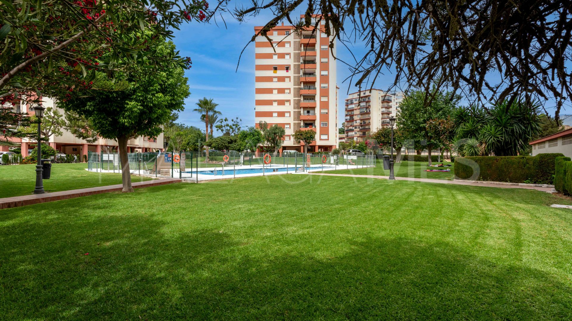 Buy 2 bedrooms apartment in Fuengirola Puerto