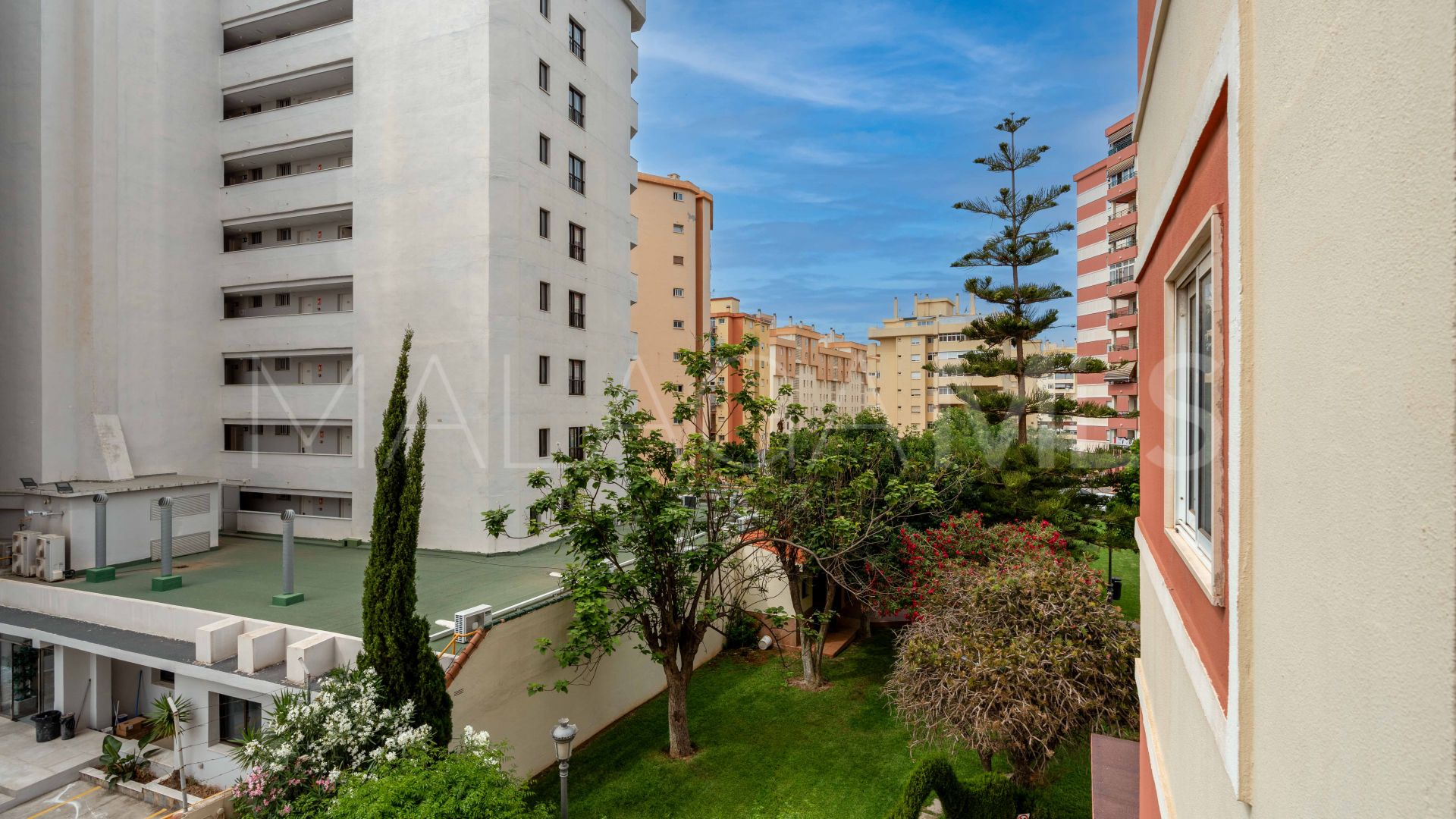 Buy 2 bedrooms apartment in Fuengirola Puerto