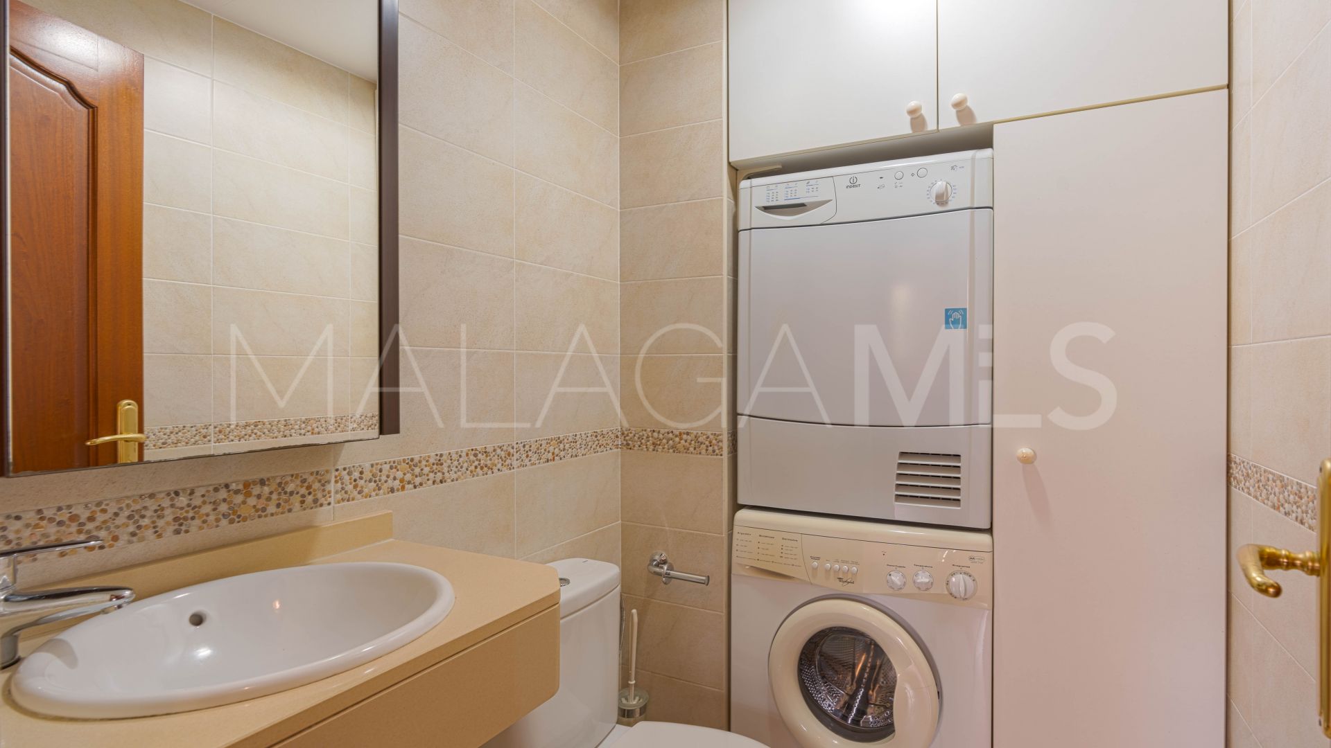 Buy 2 bedrooms apartment in Fuengirola Puerto