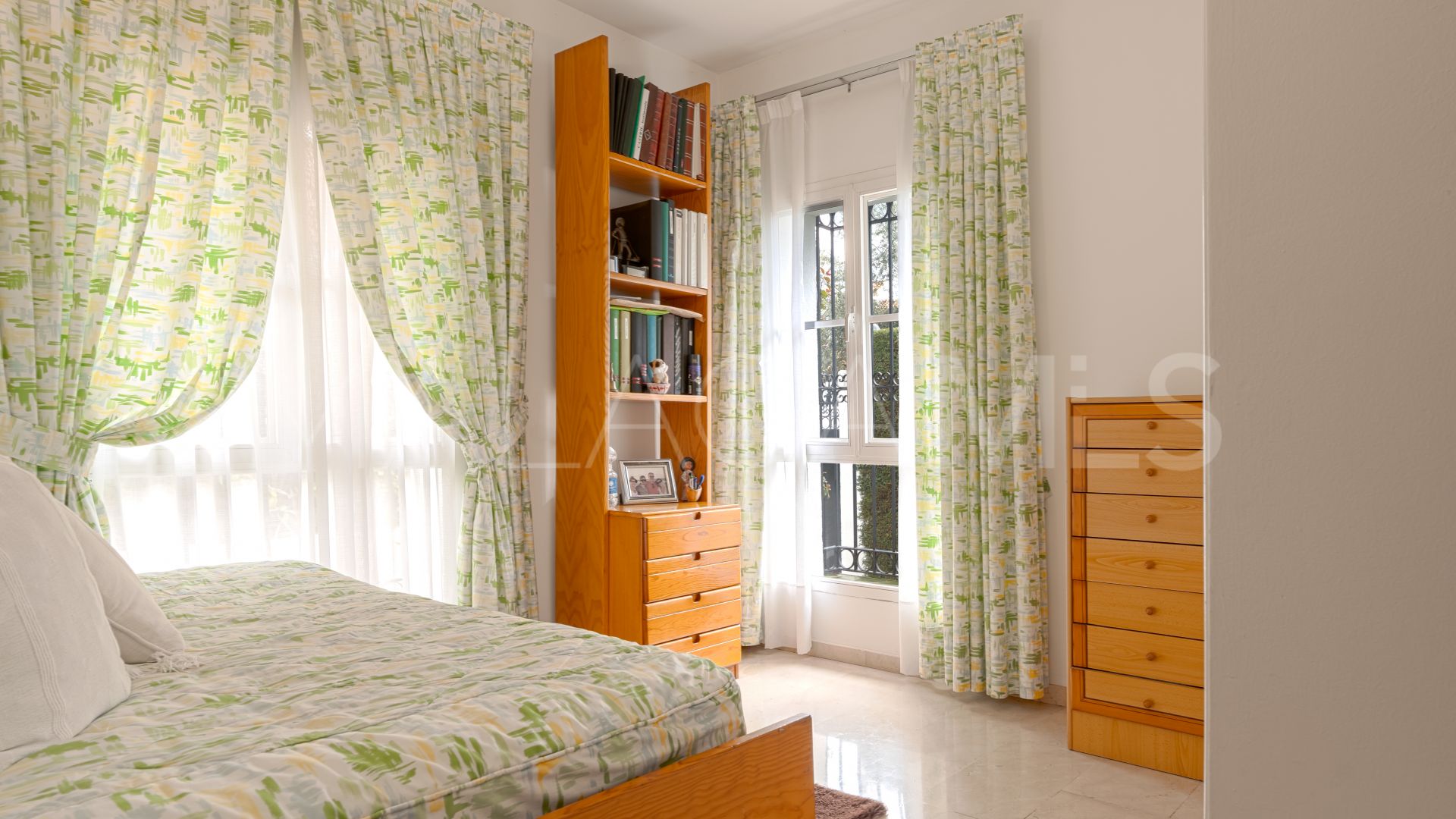 Villa for sale in Valdeolletas