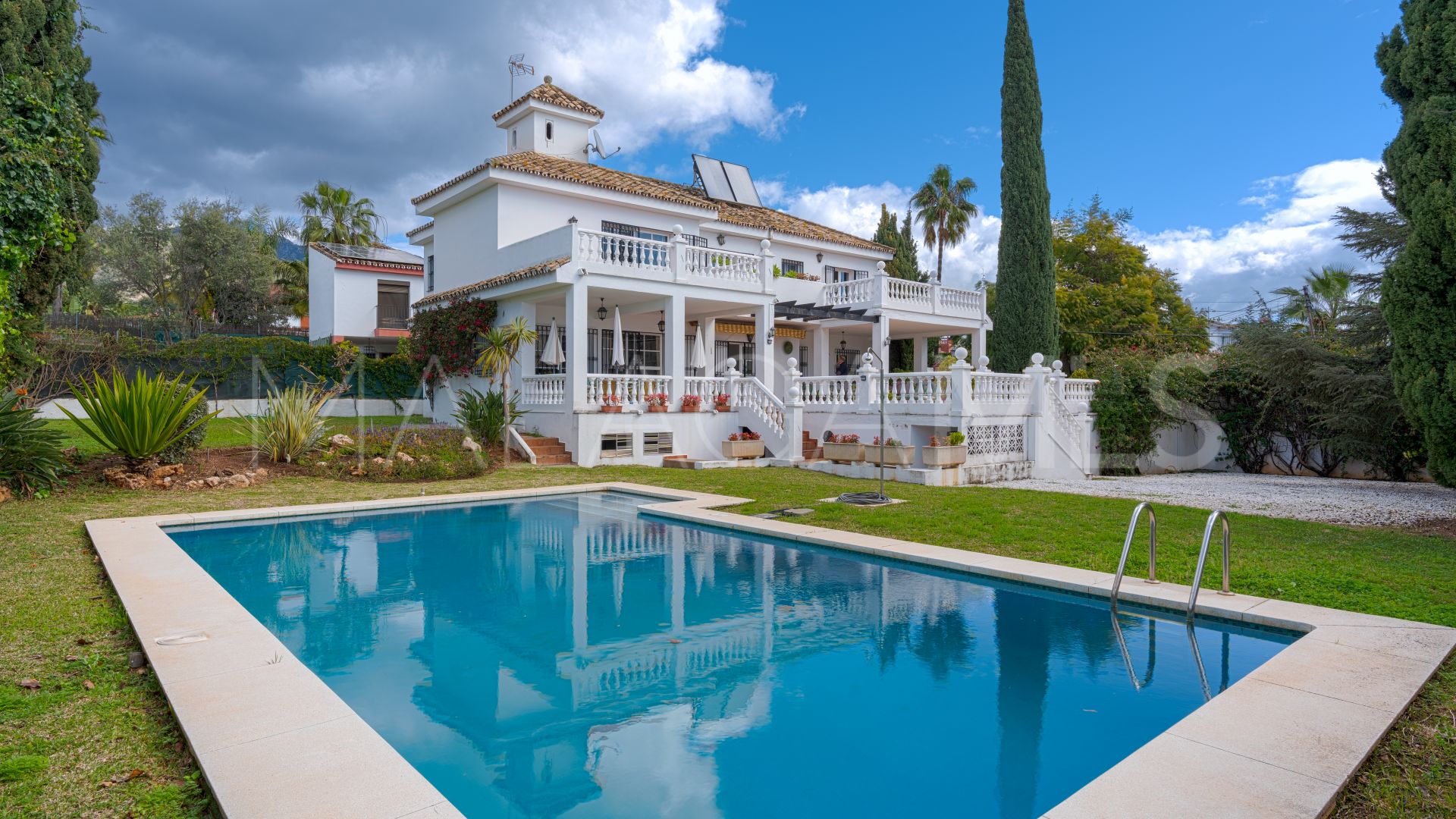 Villa for sale in Valdeolletas