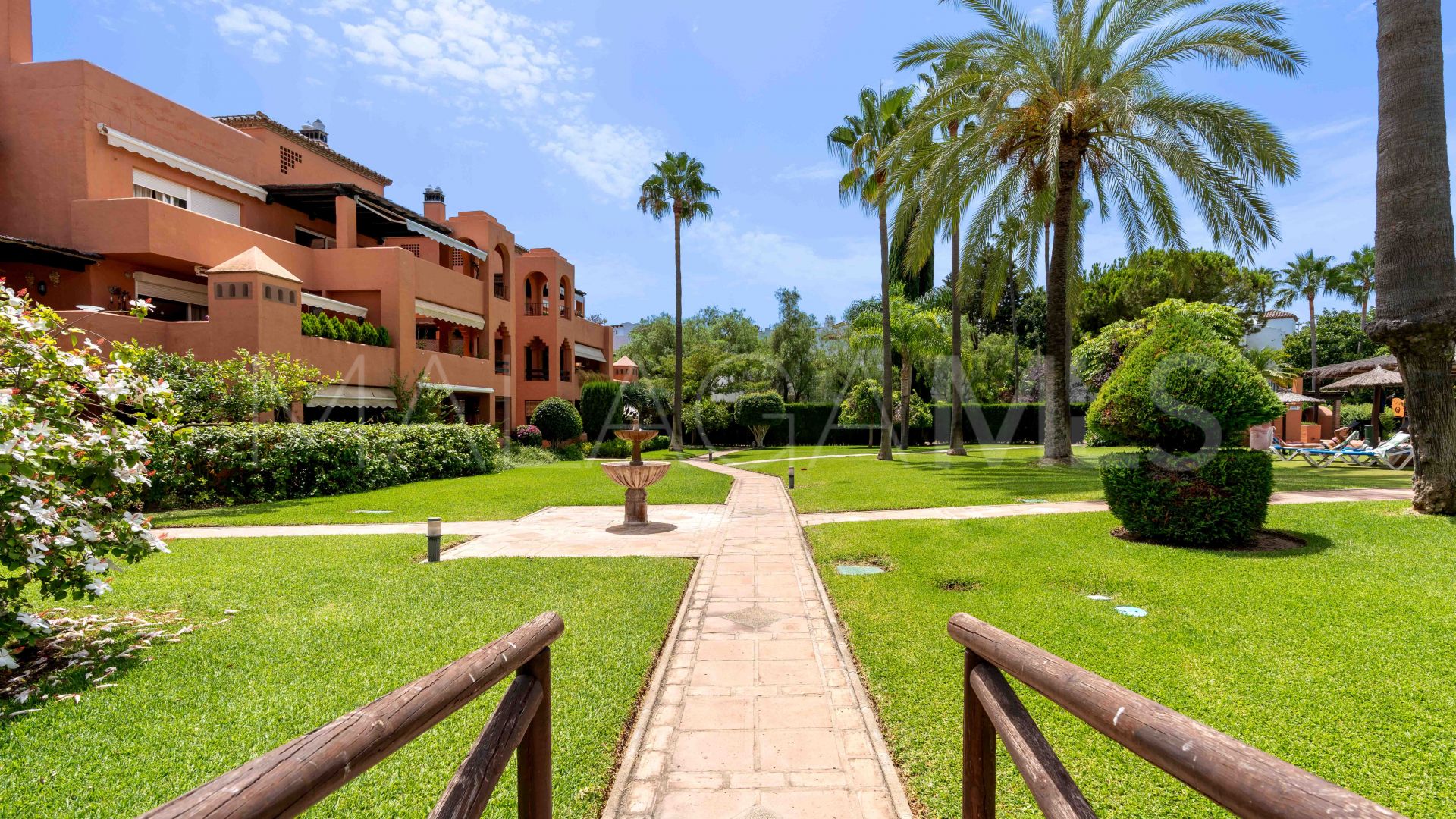 Apartment with 3 bedrooms for sale in Guadalmina Baja