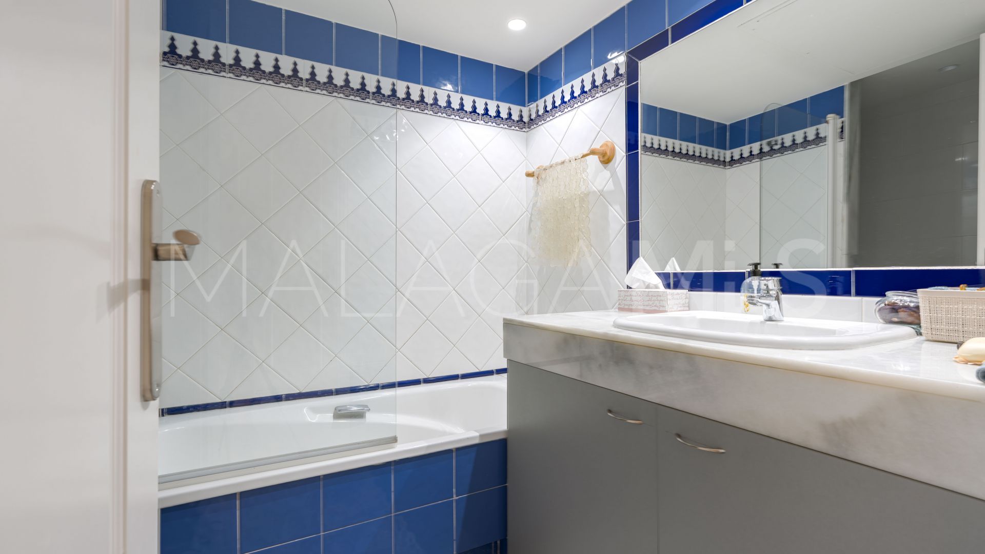 Apartment with 3 bedrooms for sale in Guadalmina Baja
