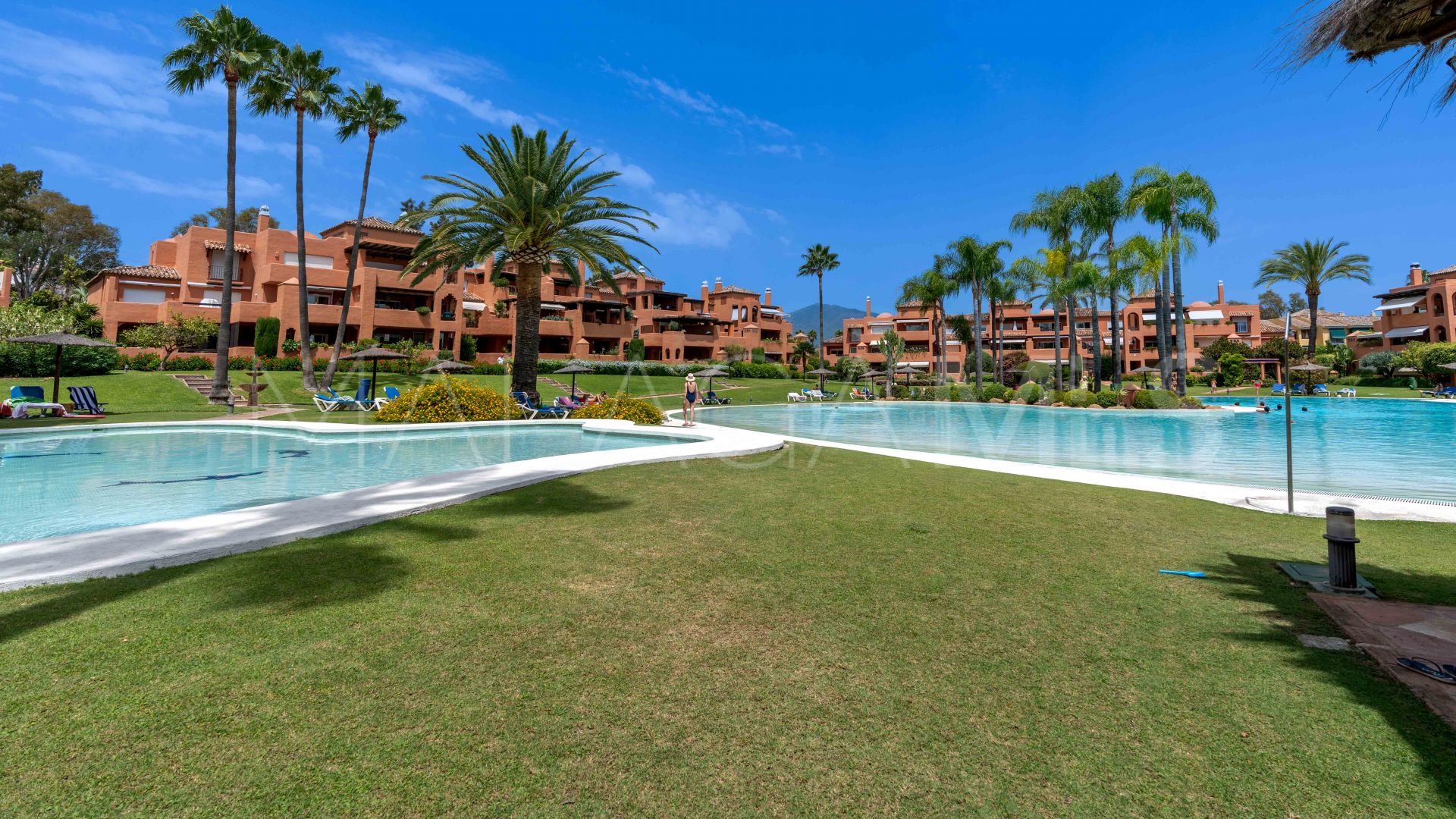 Apartment with 3 bedrooms for sale in Guadalmina Baja