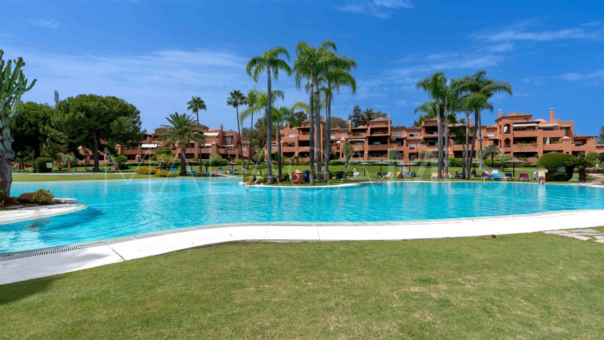 Apartment with 3 bedrooms for sale in Guadalmina Baja