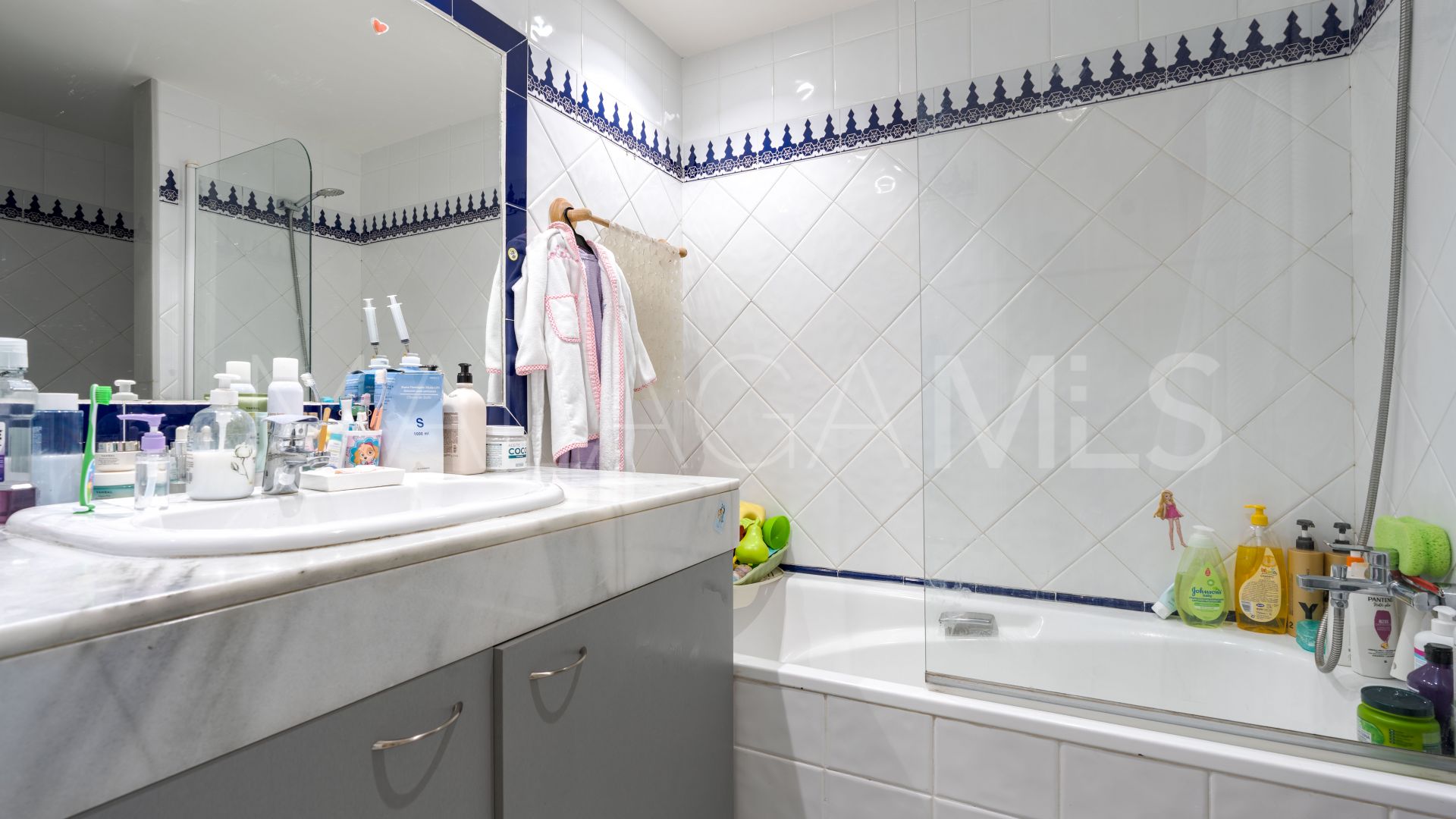 Apartment with 3 bedrooms for sale in Guadalmina Baja