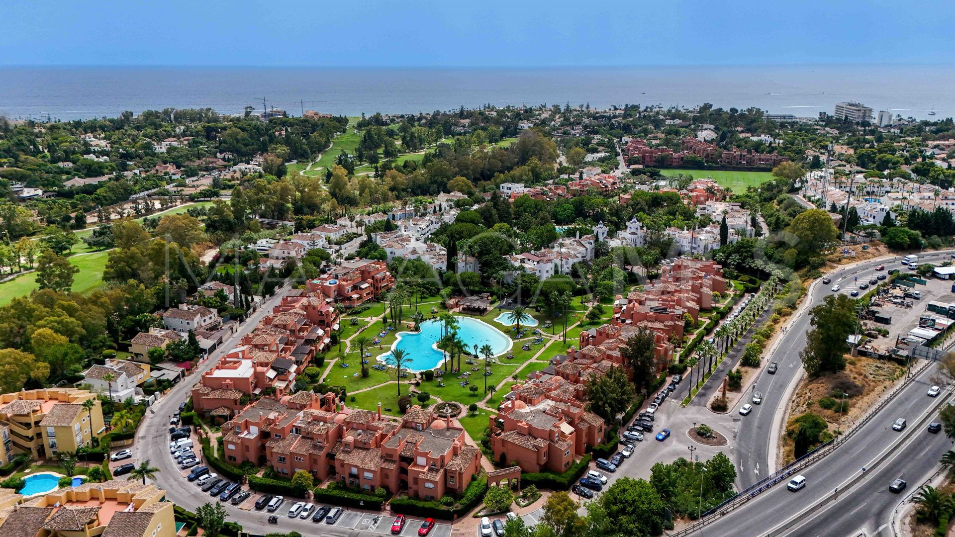 Apartment with 3 bedrooms for sale in Guadalmina Baja