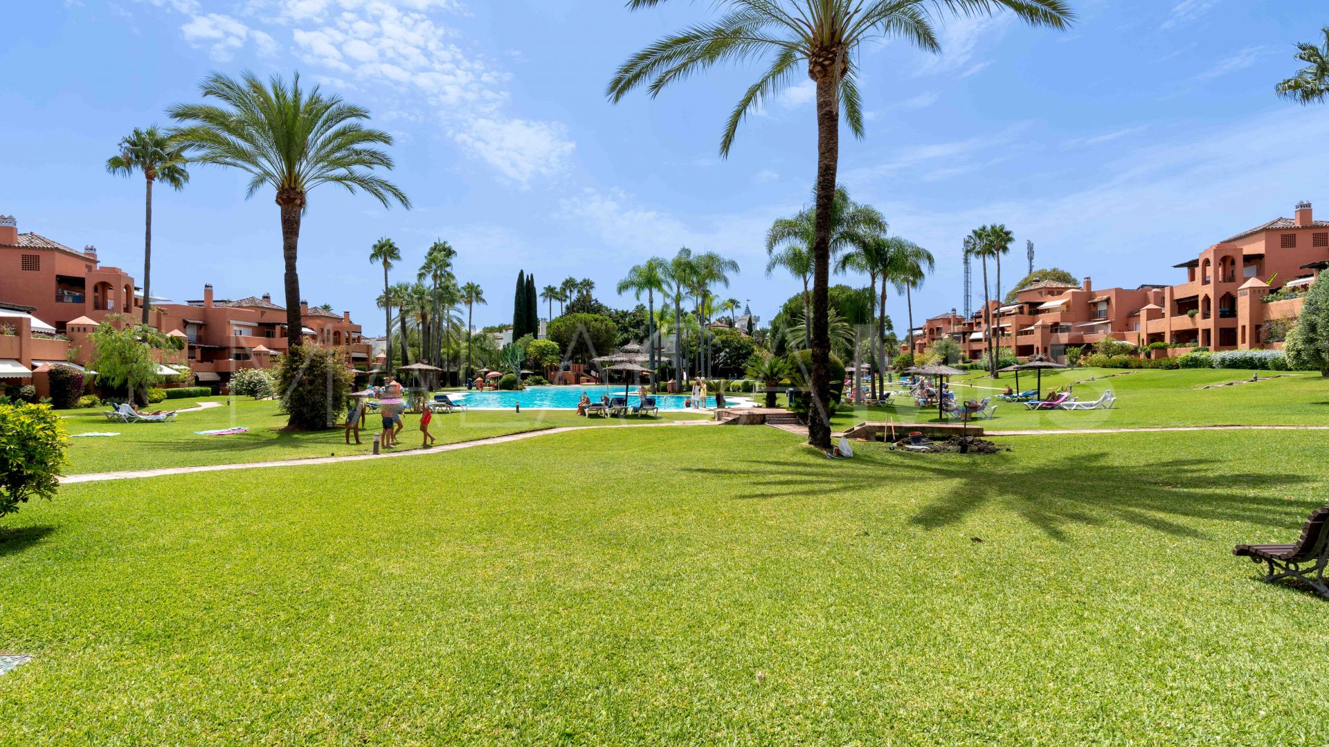 Apartment with 3 bedrooms for sale in Guadalmina Baja