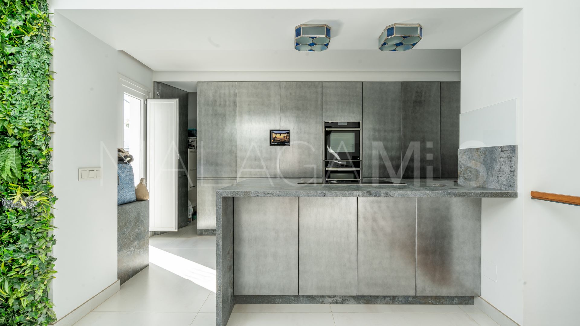 Buy adosado in Estepona Casco Antiguo with 4 bedrooms