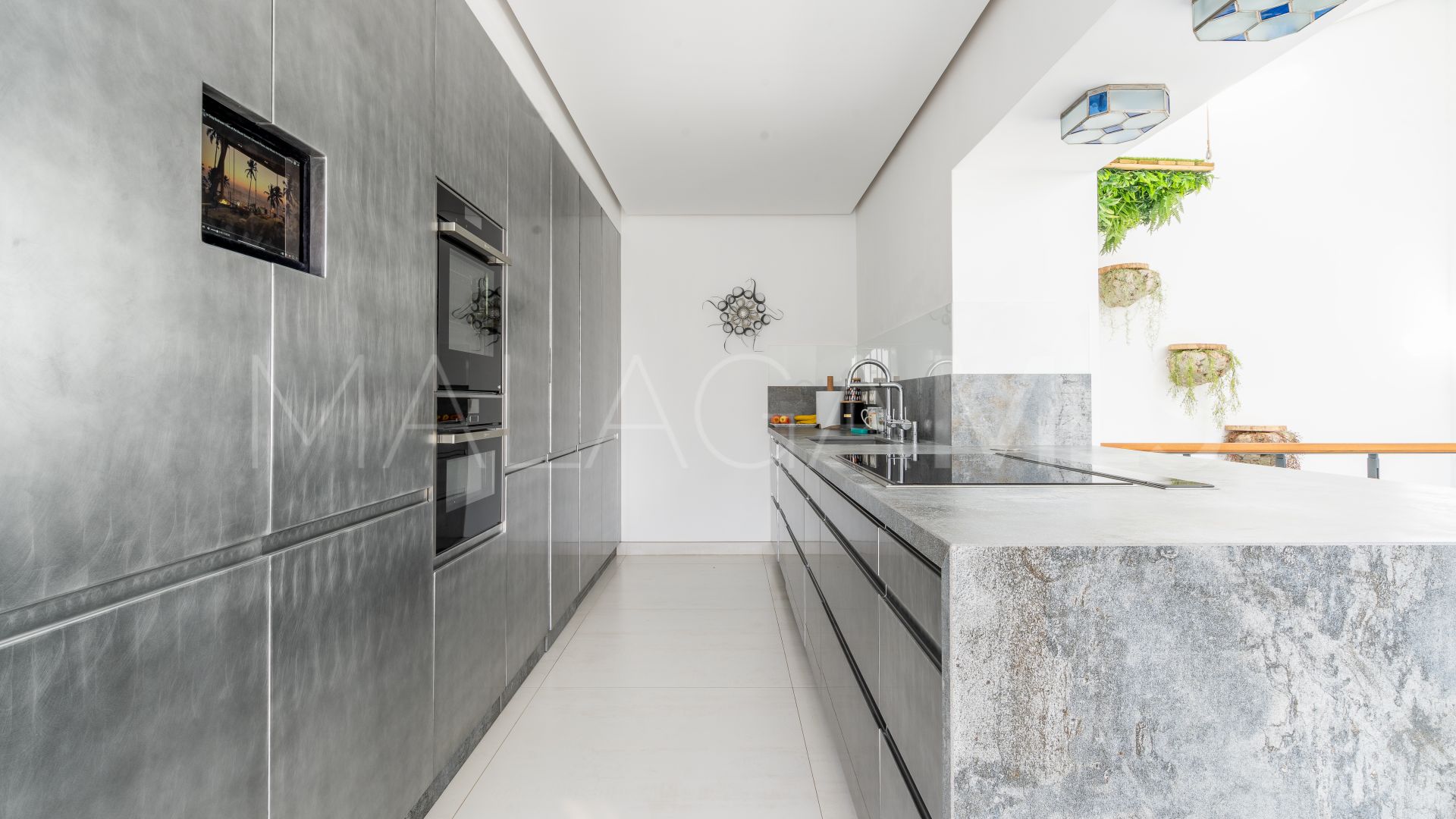 Buy adosado in Estepona Casco Antiguo with 4 bedrooms