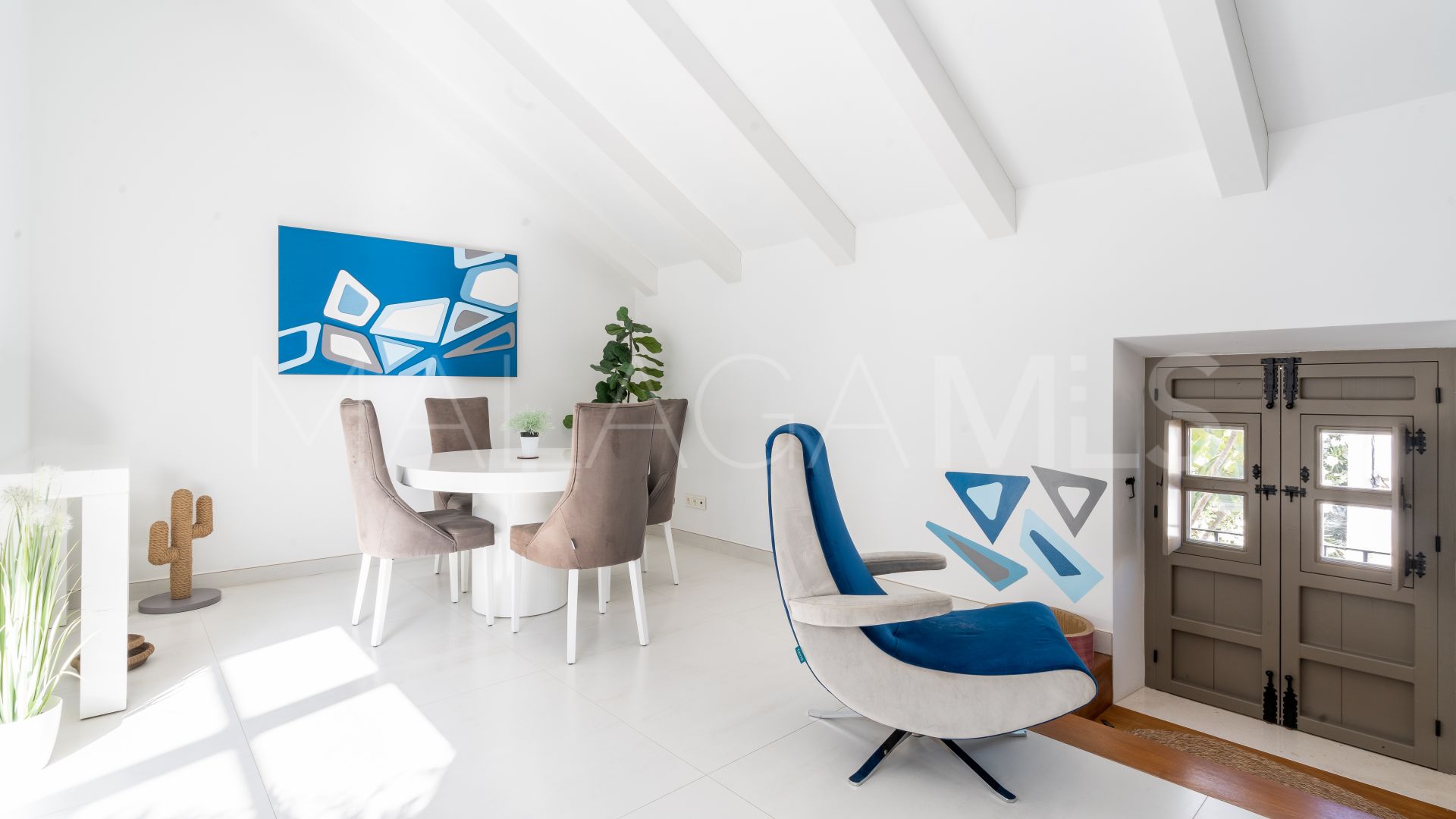 Buy adosado in Estepona Casco Antiguo with 4 bedrooms