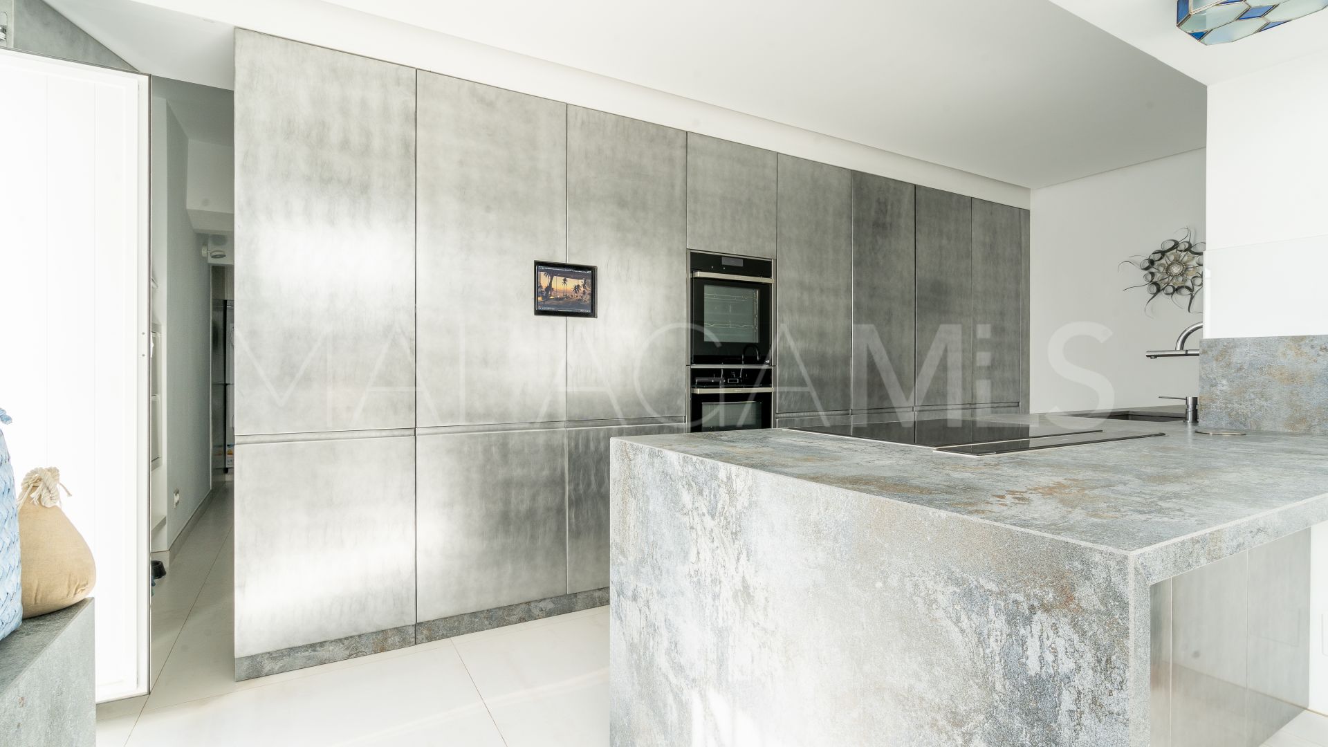 Buy adosado in Estepona Casco Antiguo with 4 bedrooms