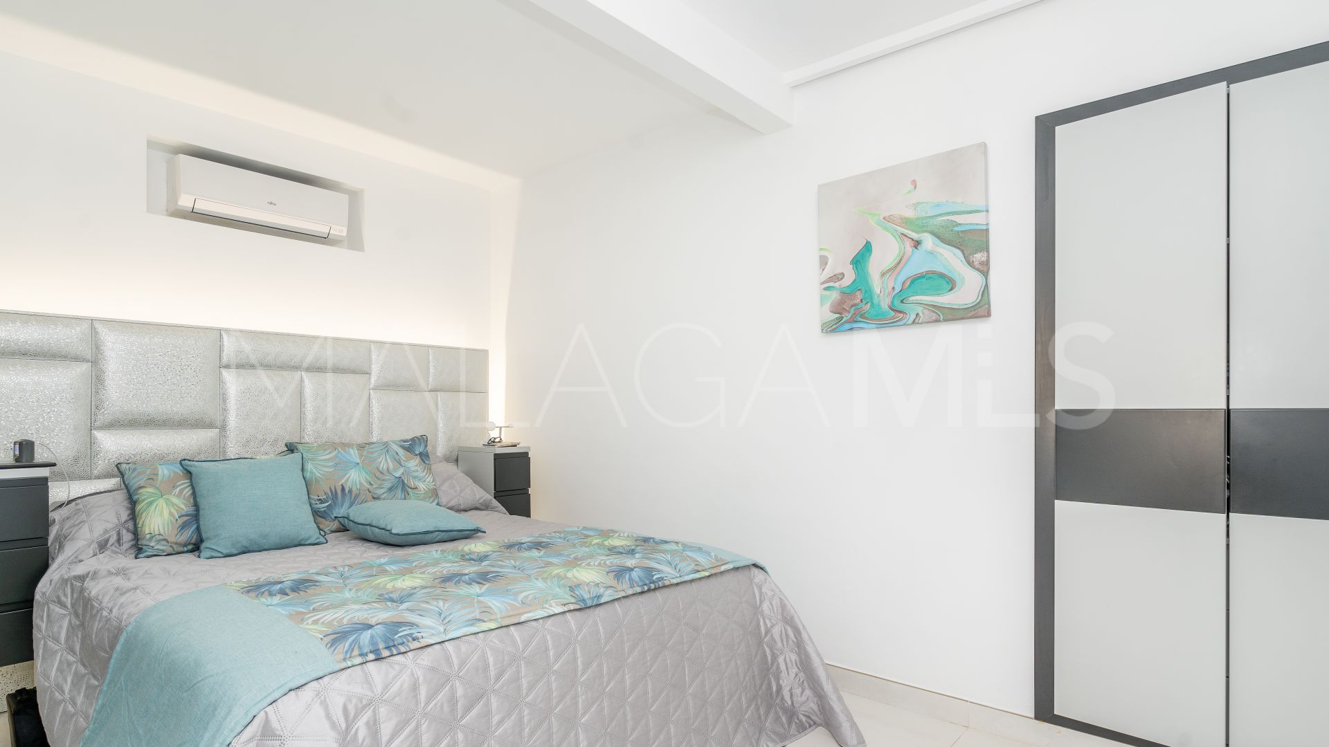 Buy adosado in Estepona Casco Antiguo with 4 bedrooms