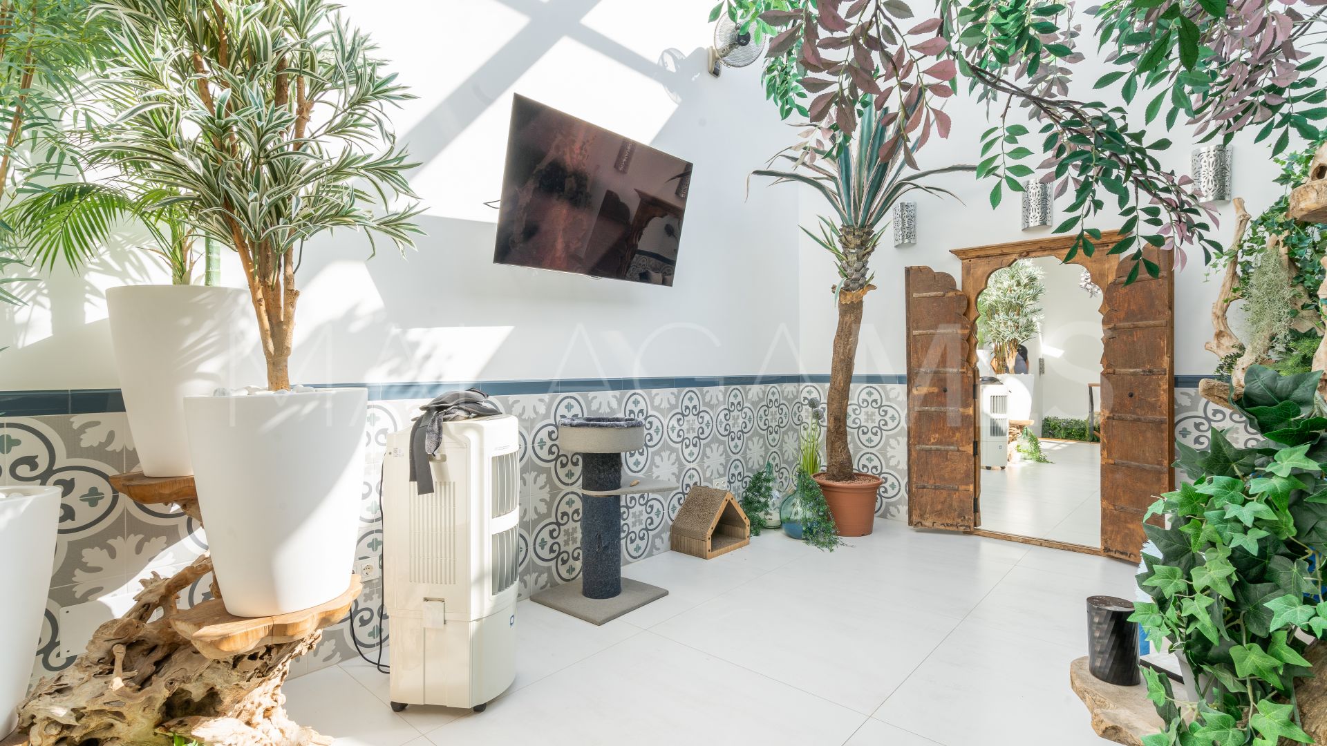 Buy adosado in Estepona Casco Antiguo with 4 bedrooms